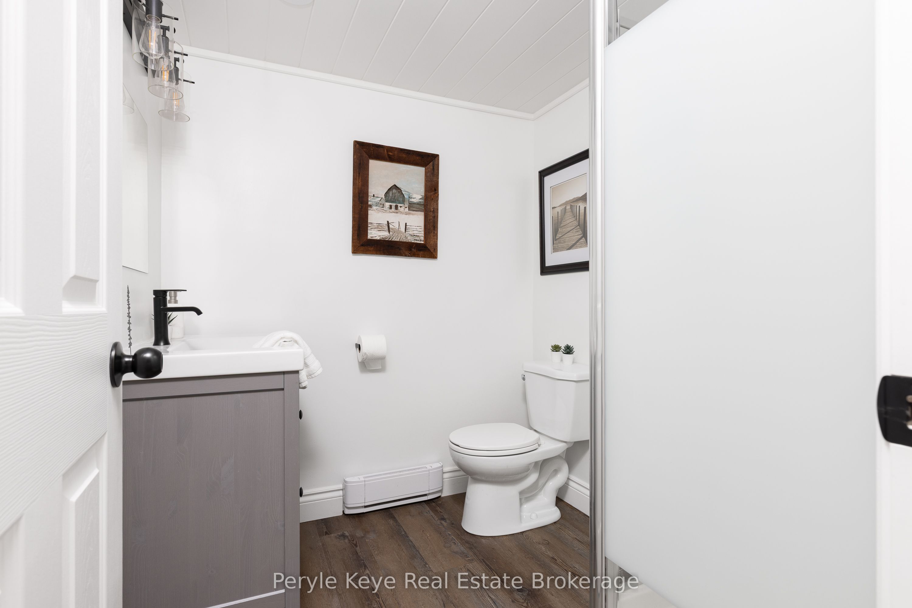 1042 Hillside Crescent Property Photo 44
