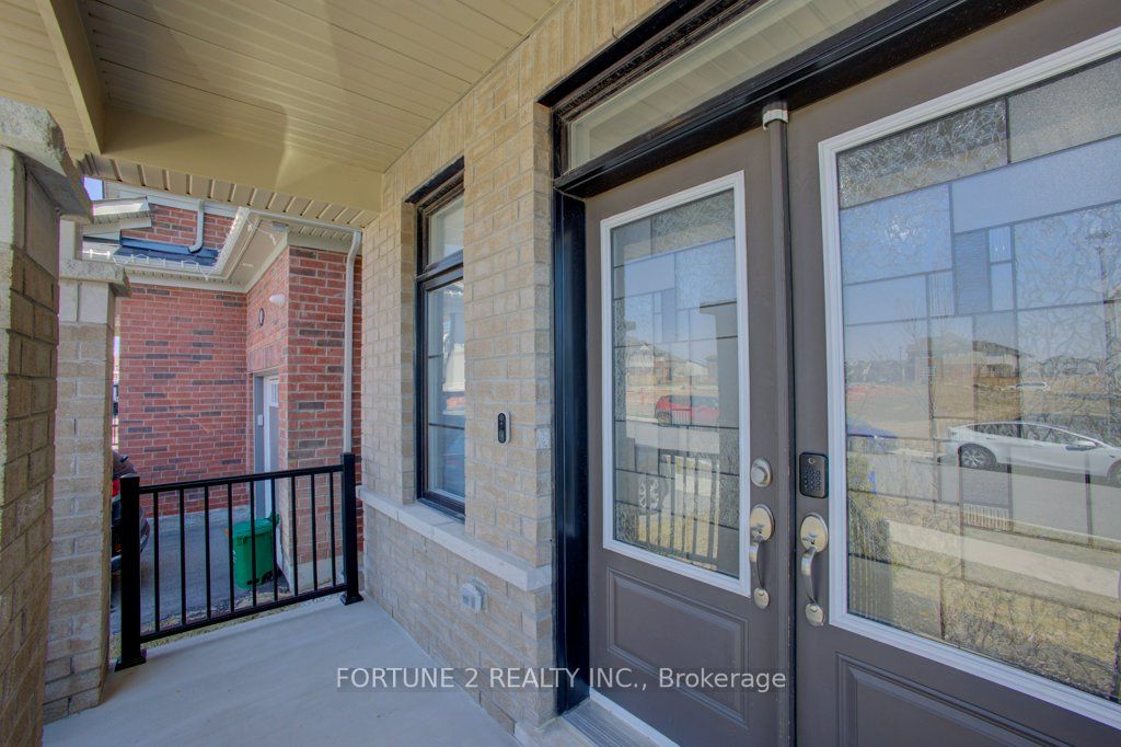 22 Dass Drive W Property Photo 4