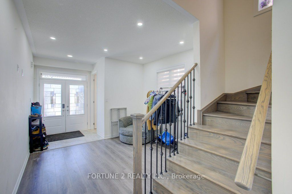 22 Dass Drive W Property Photo 8