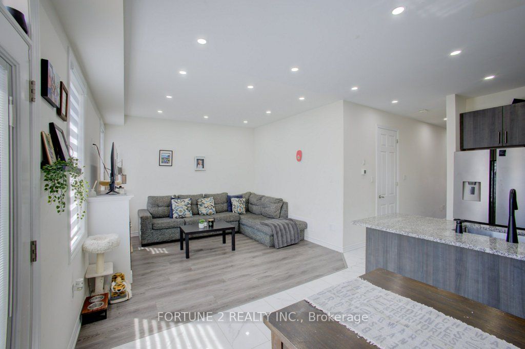 22 Dass Drive W Property Photo 17