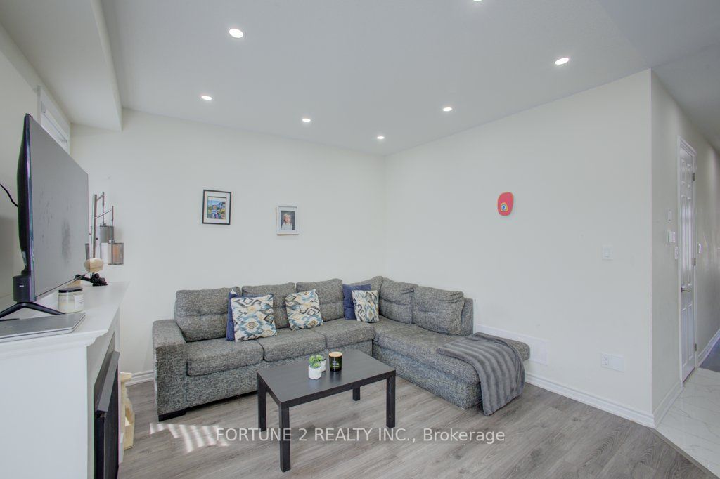 22 Dass Drive W Property Photo 18