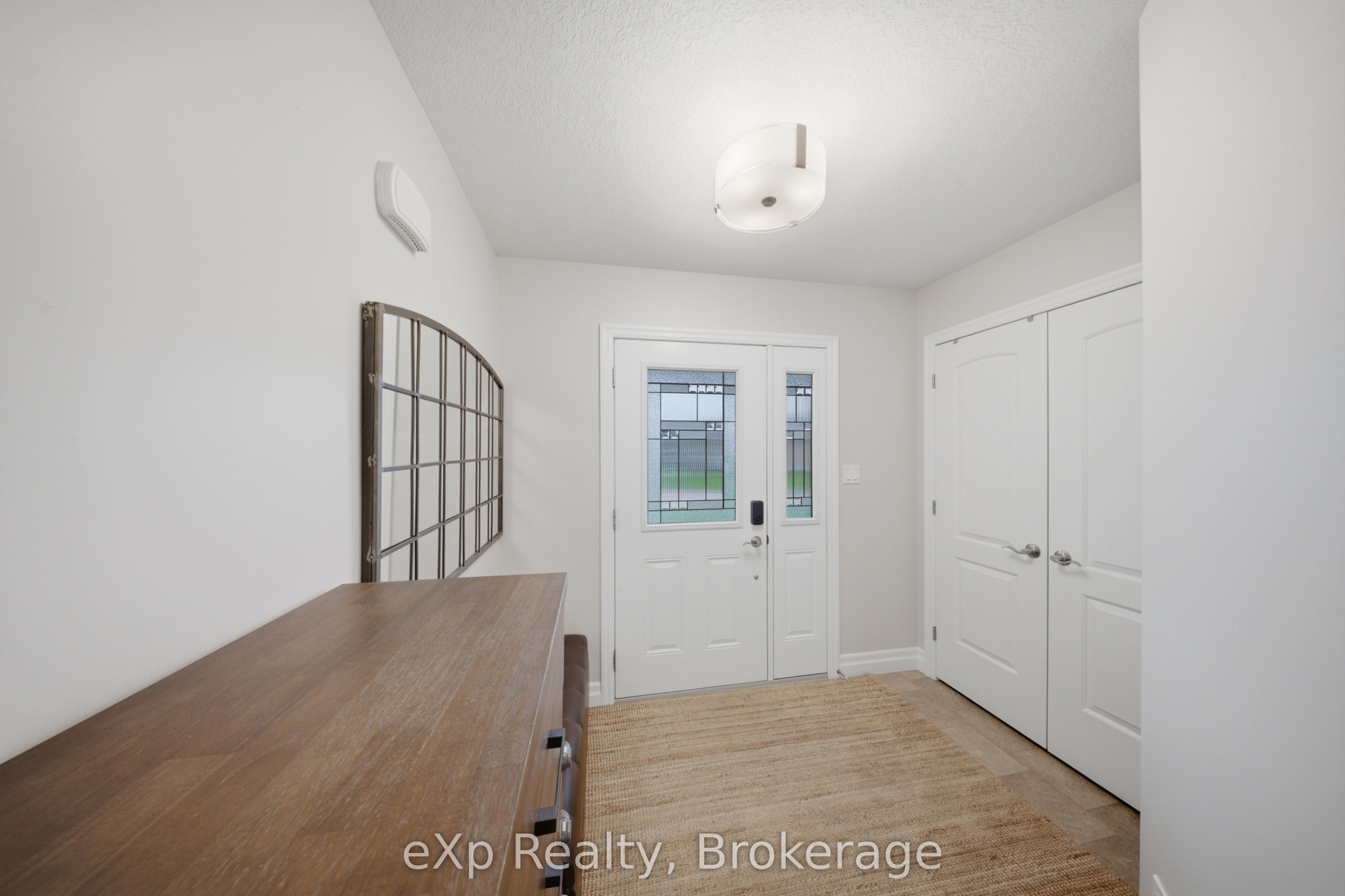 300 Hutton Street E Property Photo 4