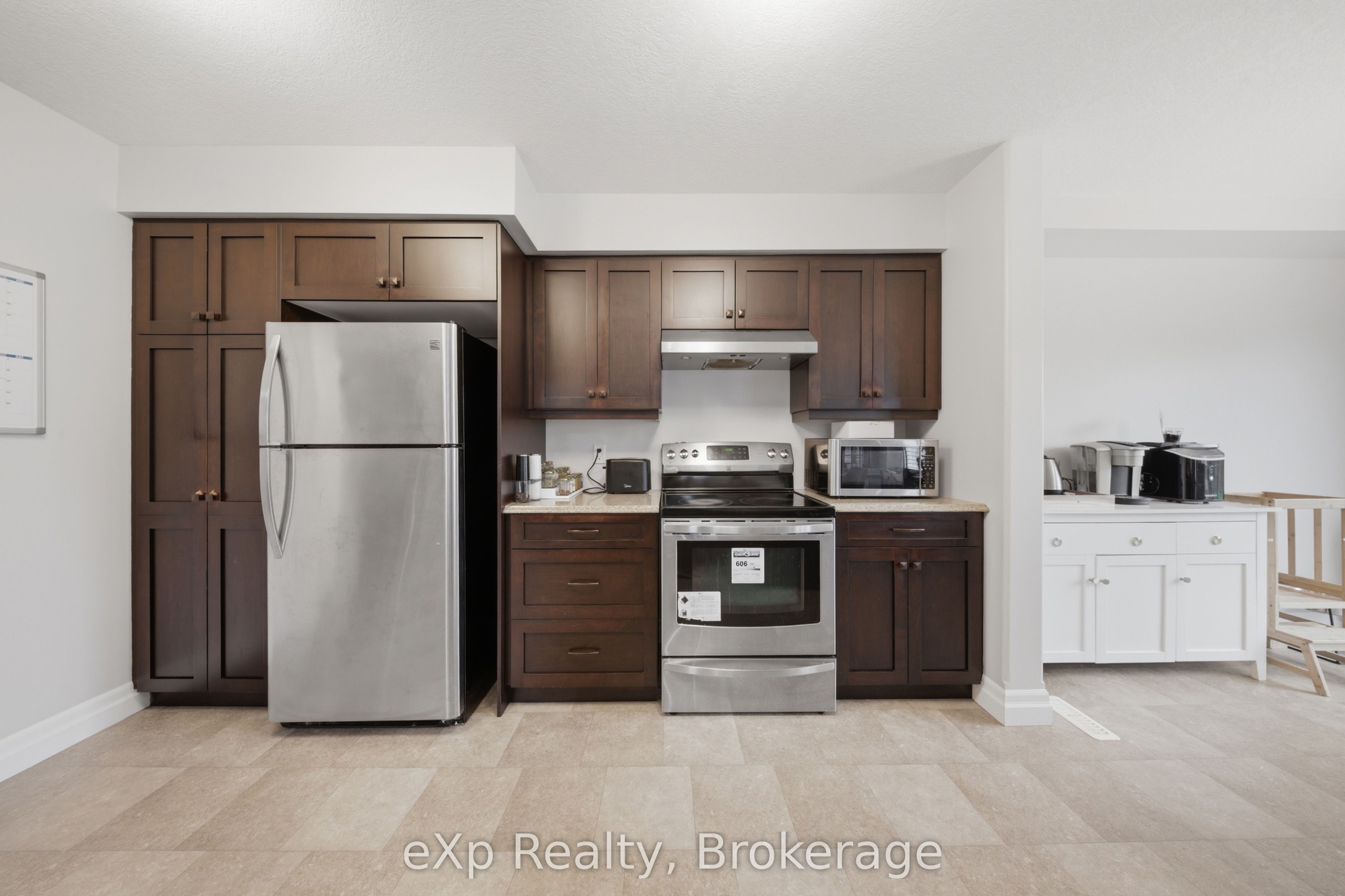 300 Hutton Street E Property Photo 10