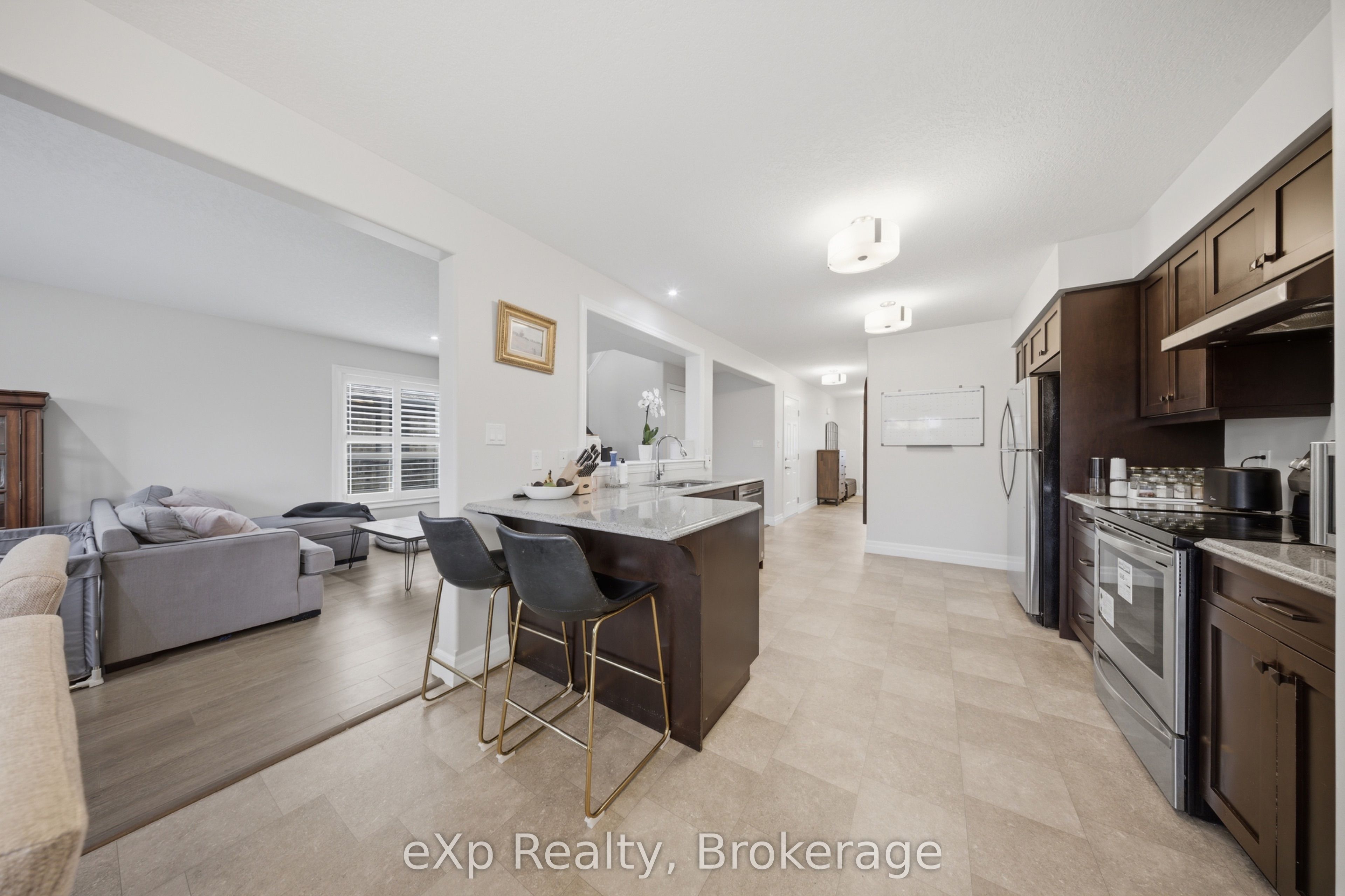 300 Hutton Street E Property Photo 12