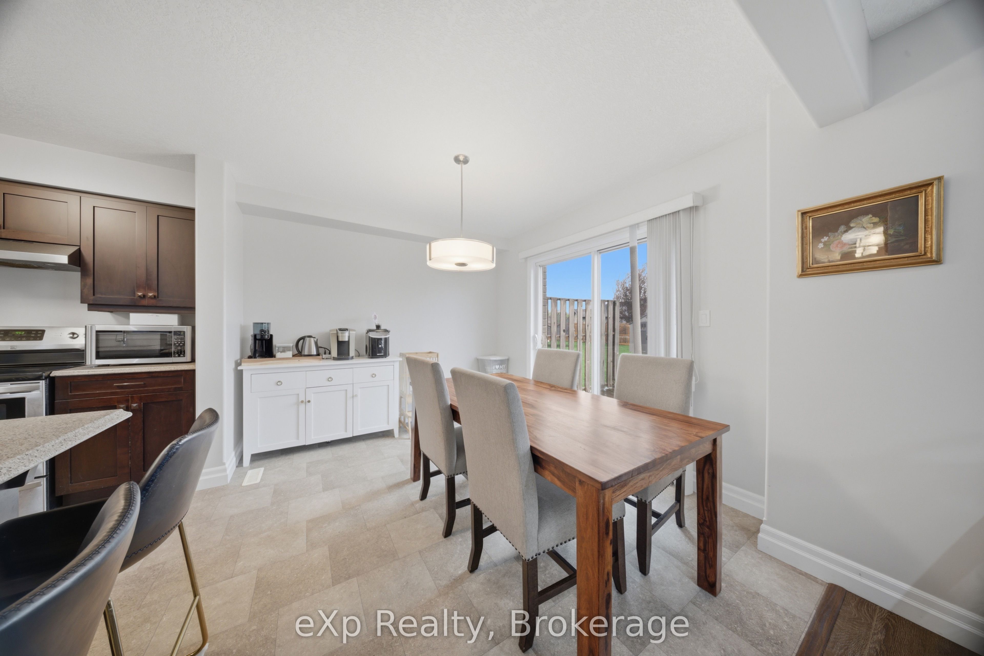 300 Hutton Street E Property Photo 13
