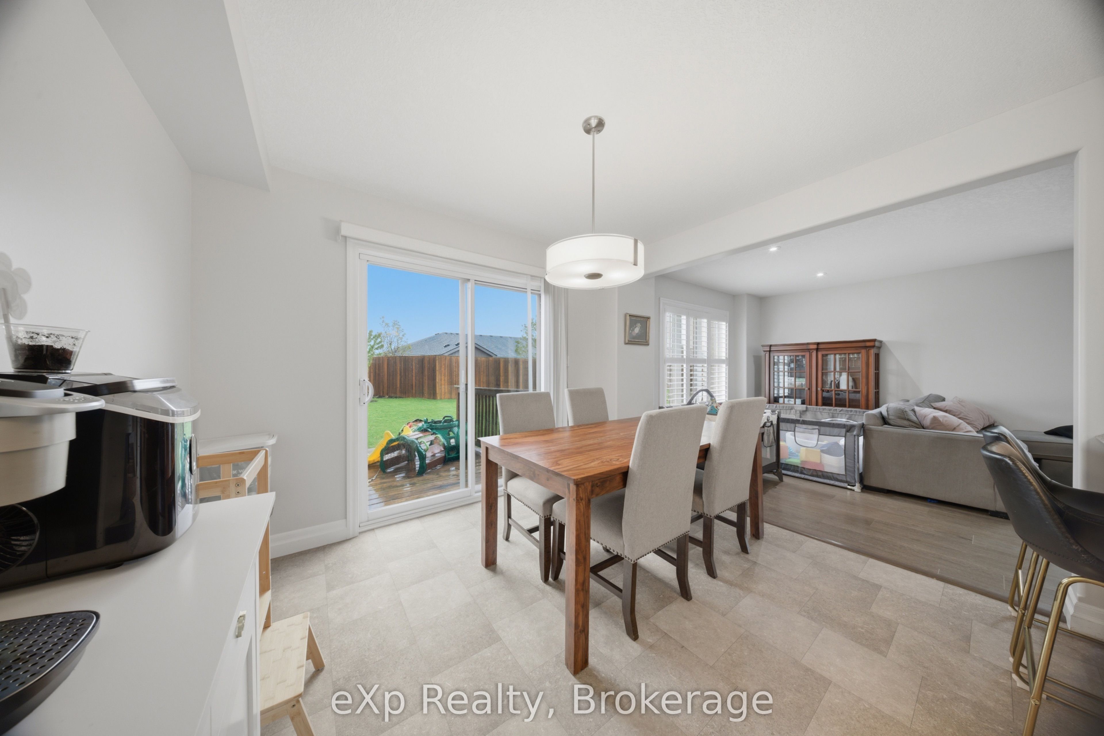300 Hutton Street E Property Photo 14