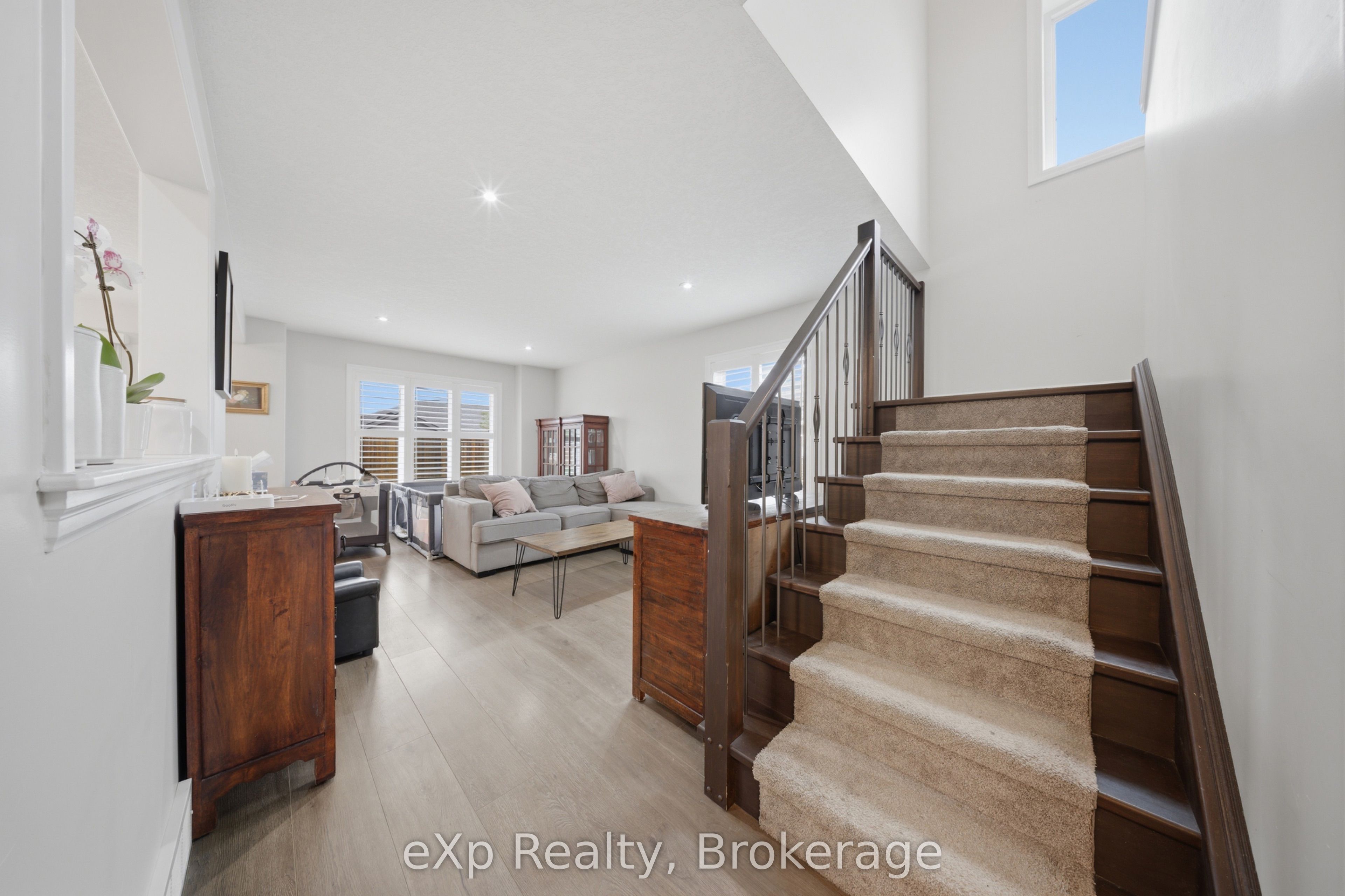 300 Hutton Street E Property Photo 15
