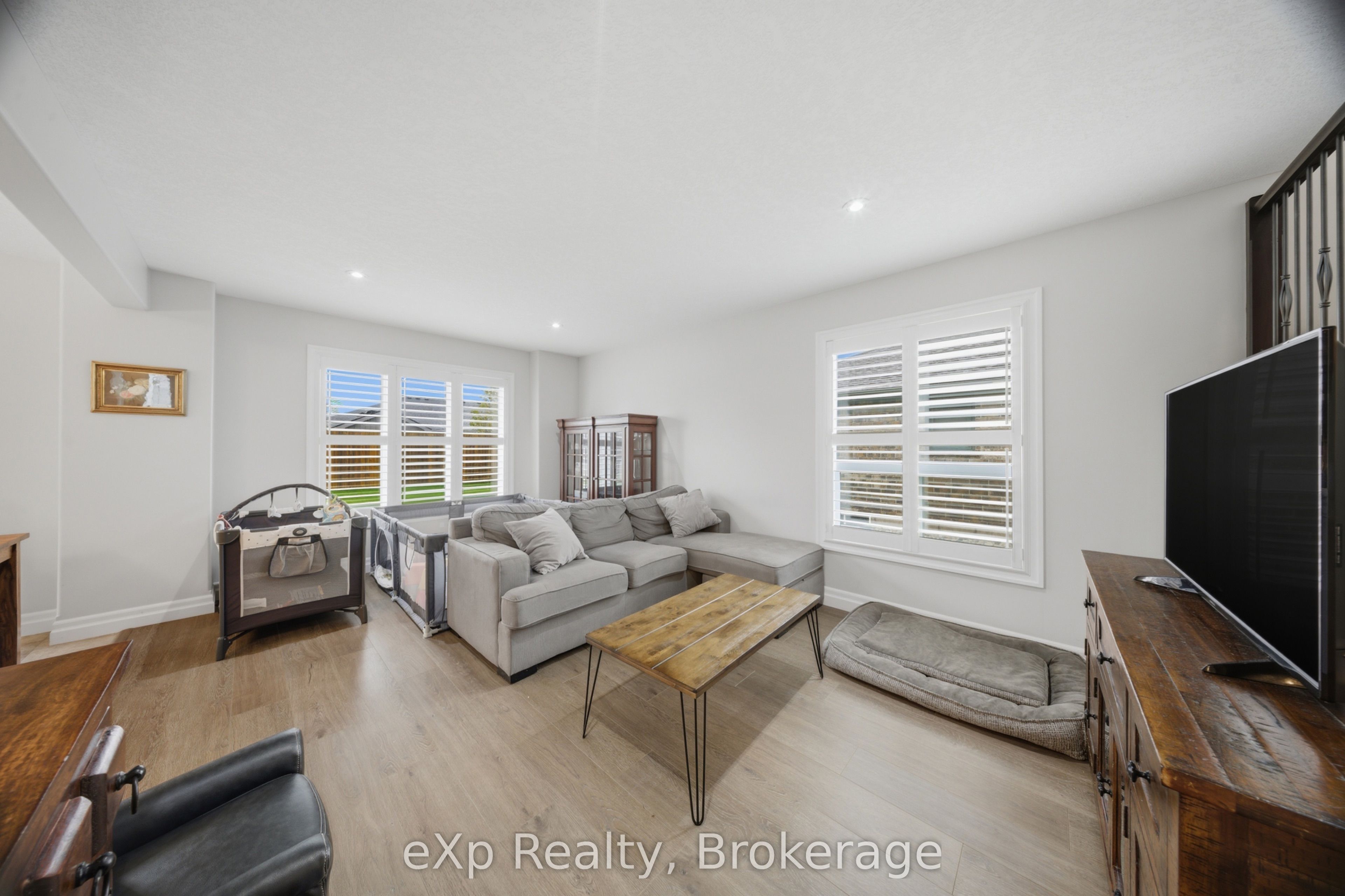 300 Hutton Street E Property Photo 16
