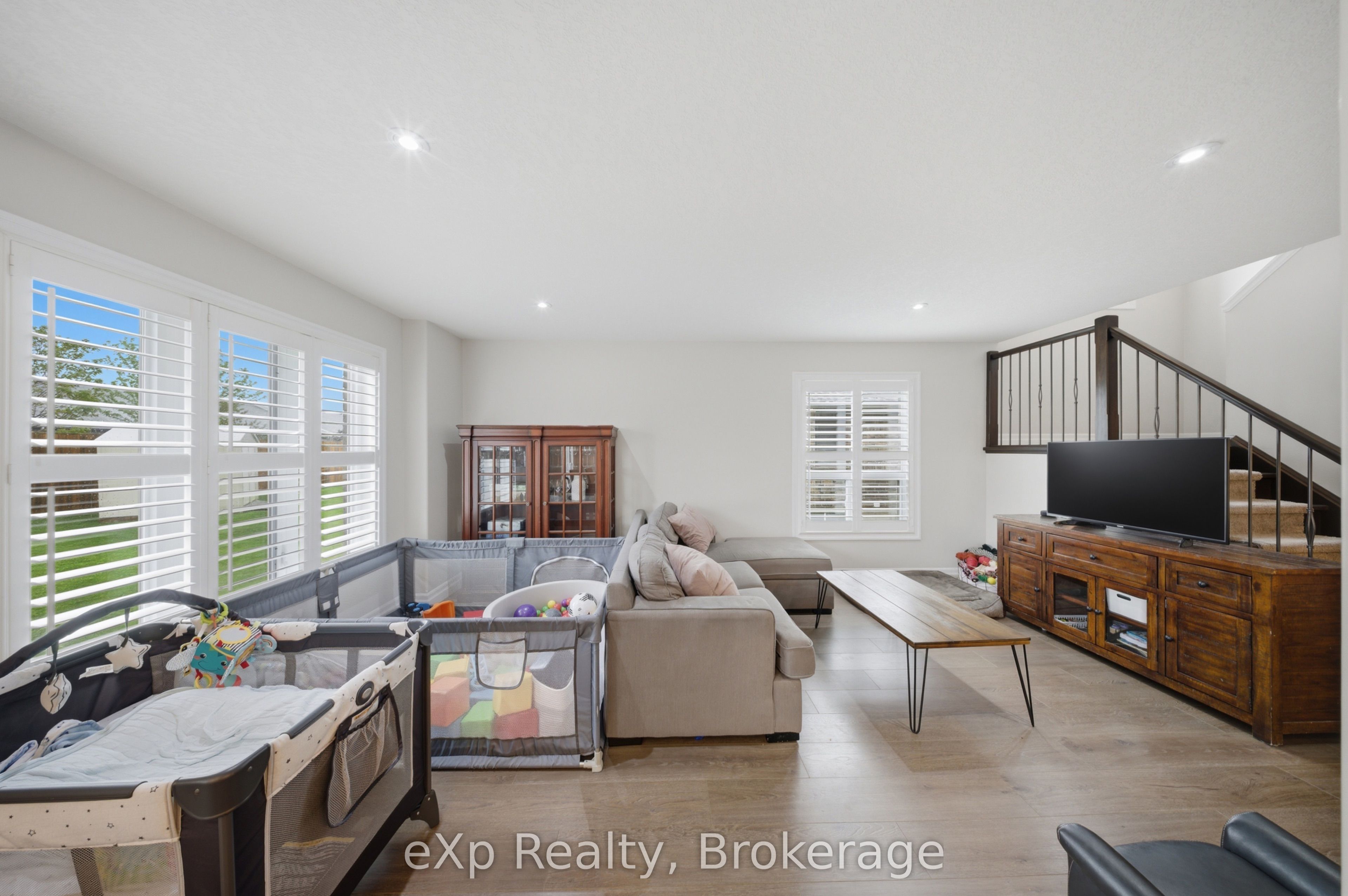 300 Hutton Street E Property Photo 18
