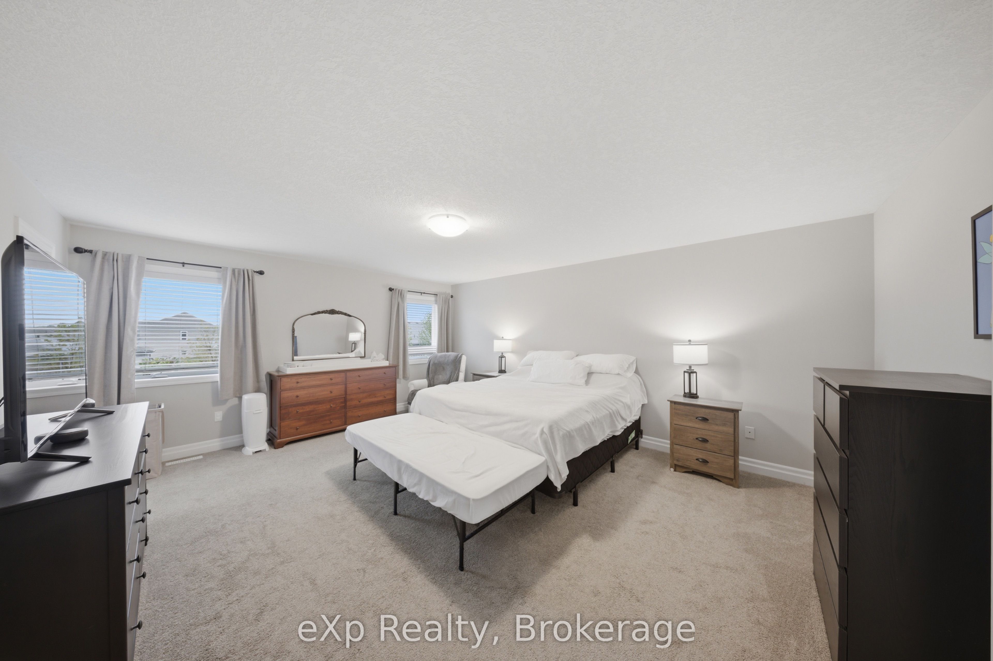300 Hutton Street E Property Photo 19