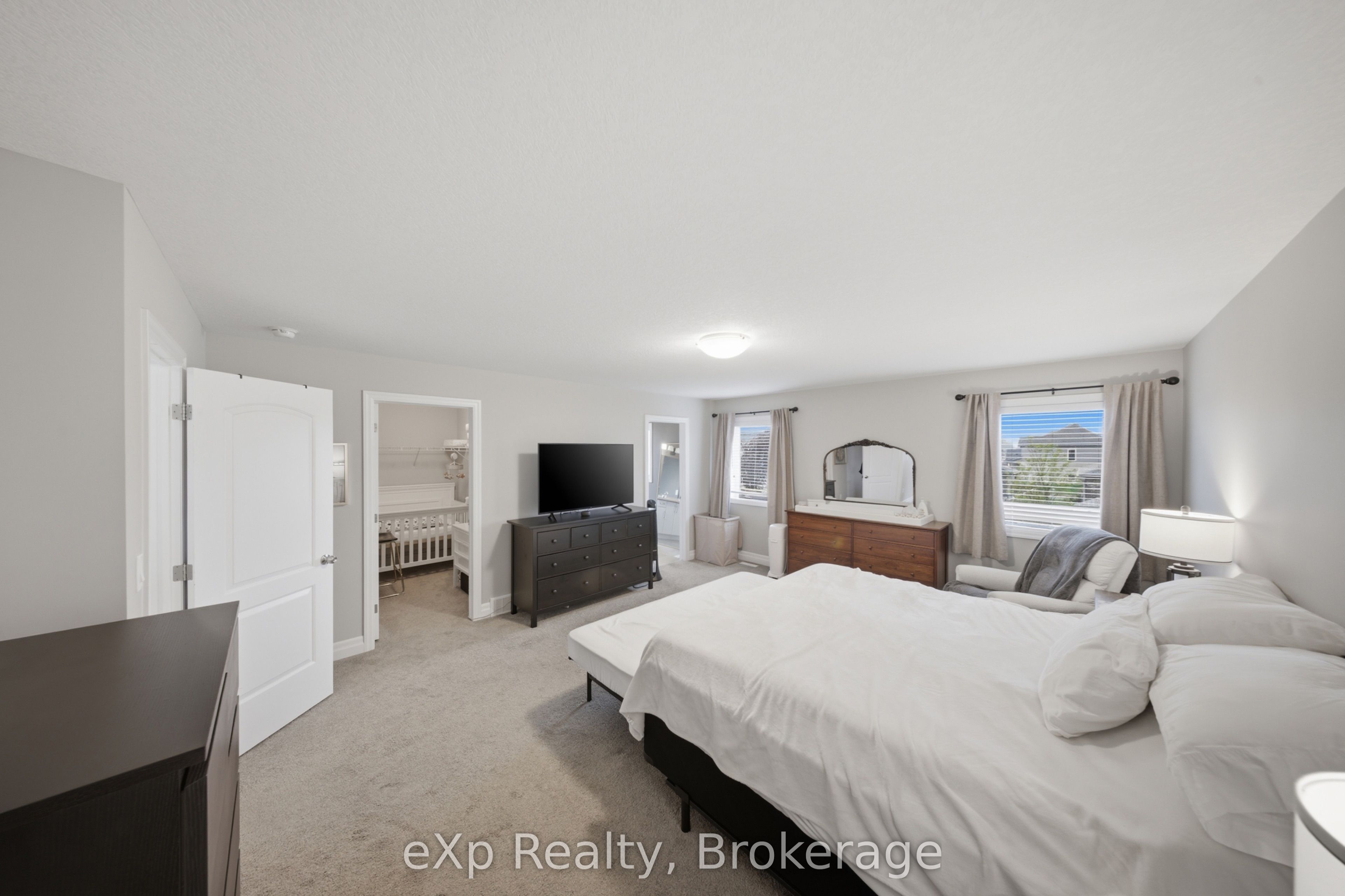 300 Hutton Street E Property Photo 22