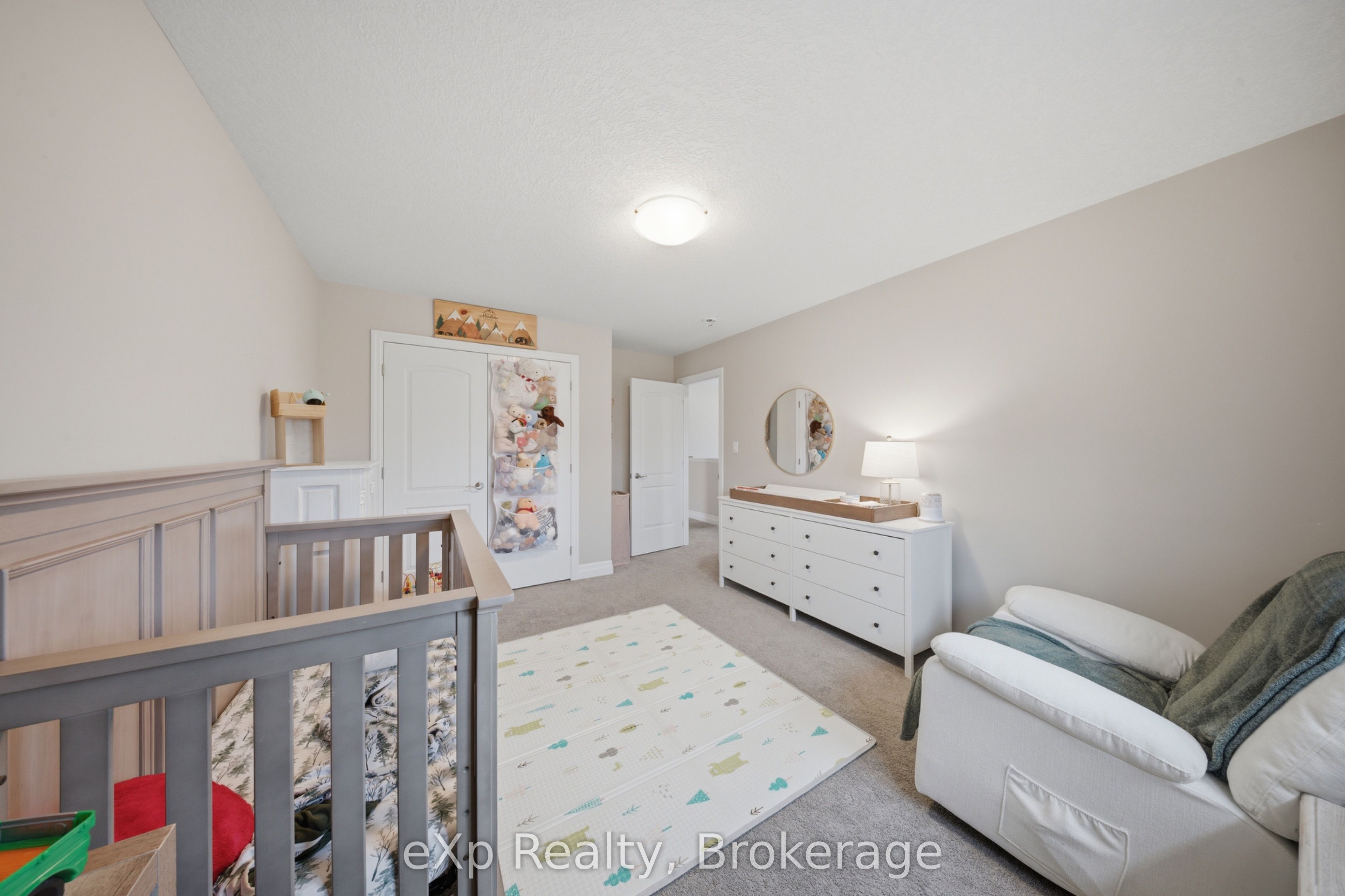 300 Hutton Street E Property Photo 28