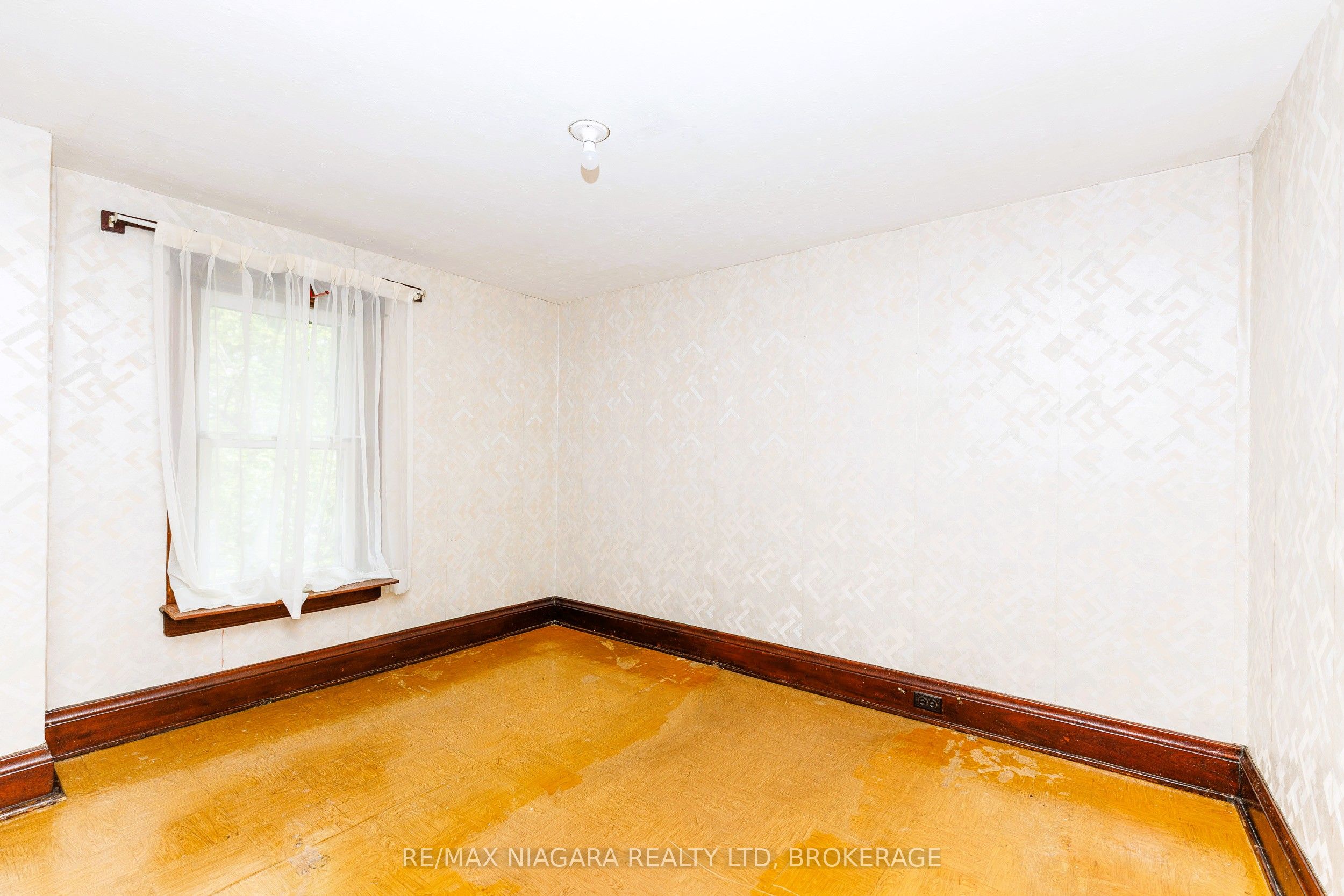 208 Hellems Avenue Property Photo 14