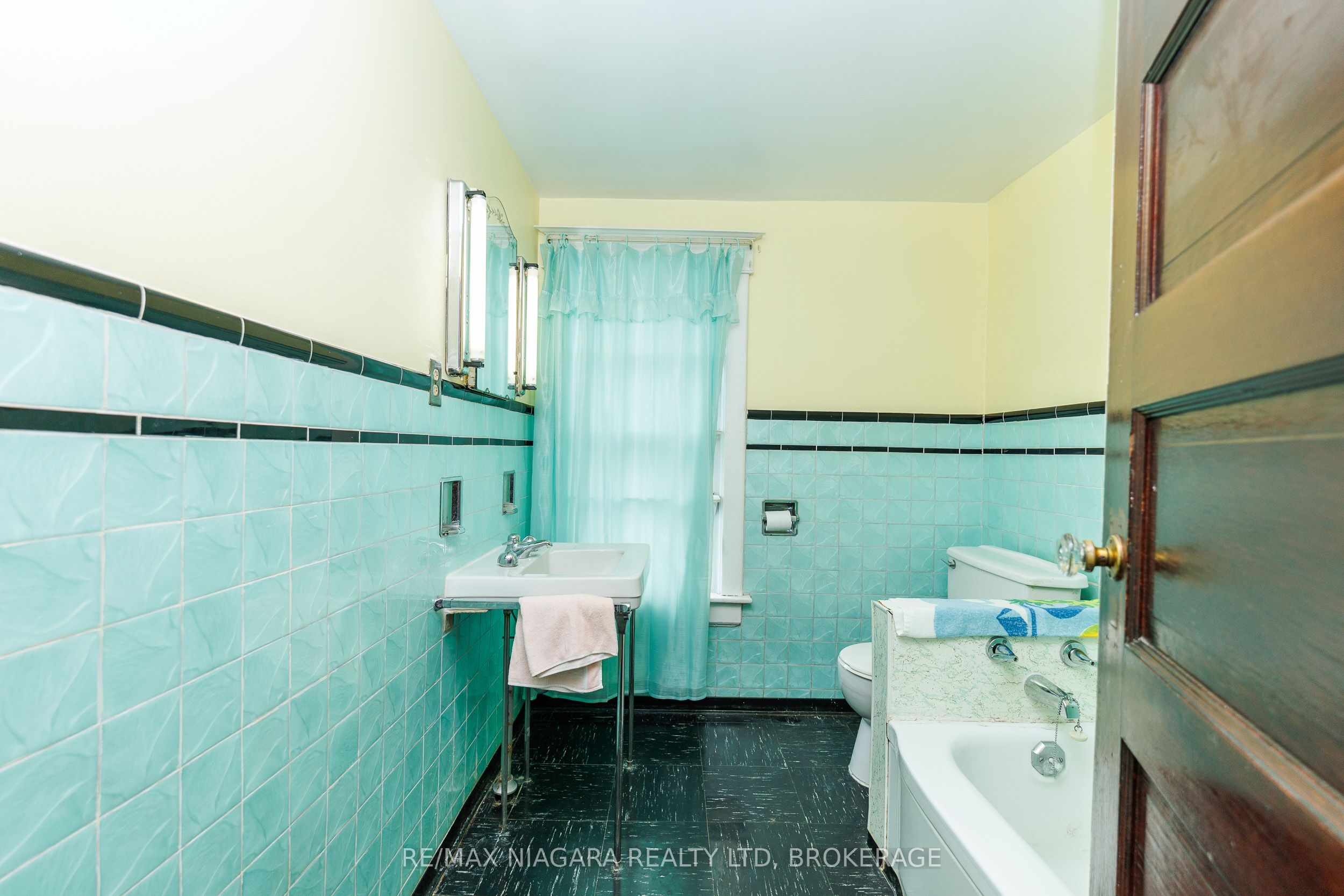 208 Hellems Avenue Property Photo 16