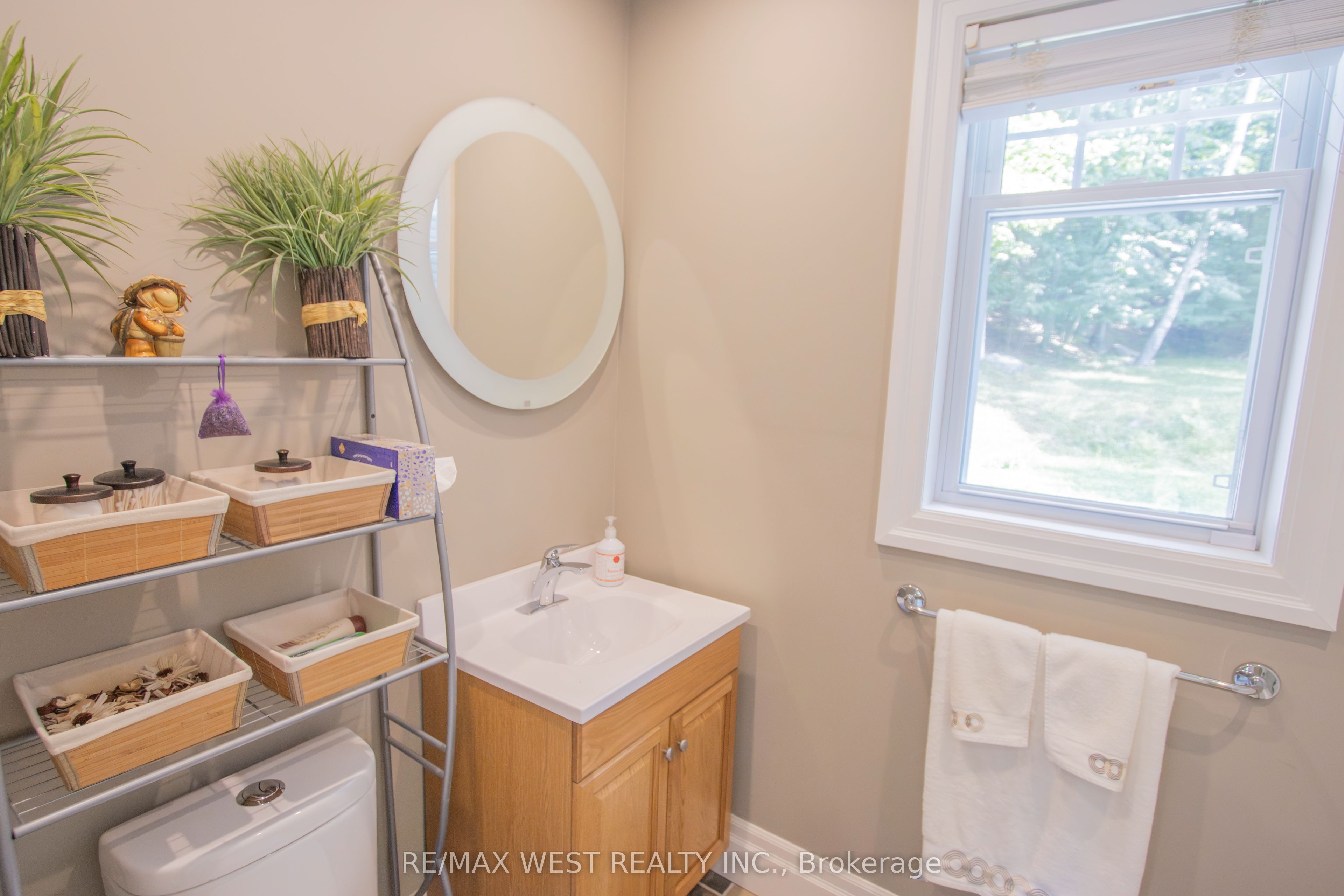 1158 Lorne Lane Property Photo 6