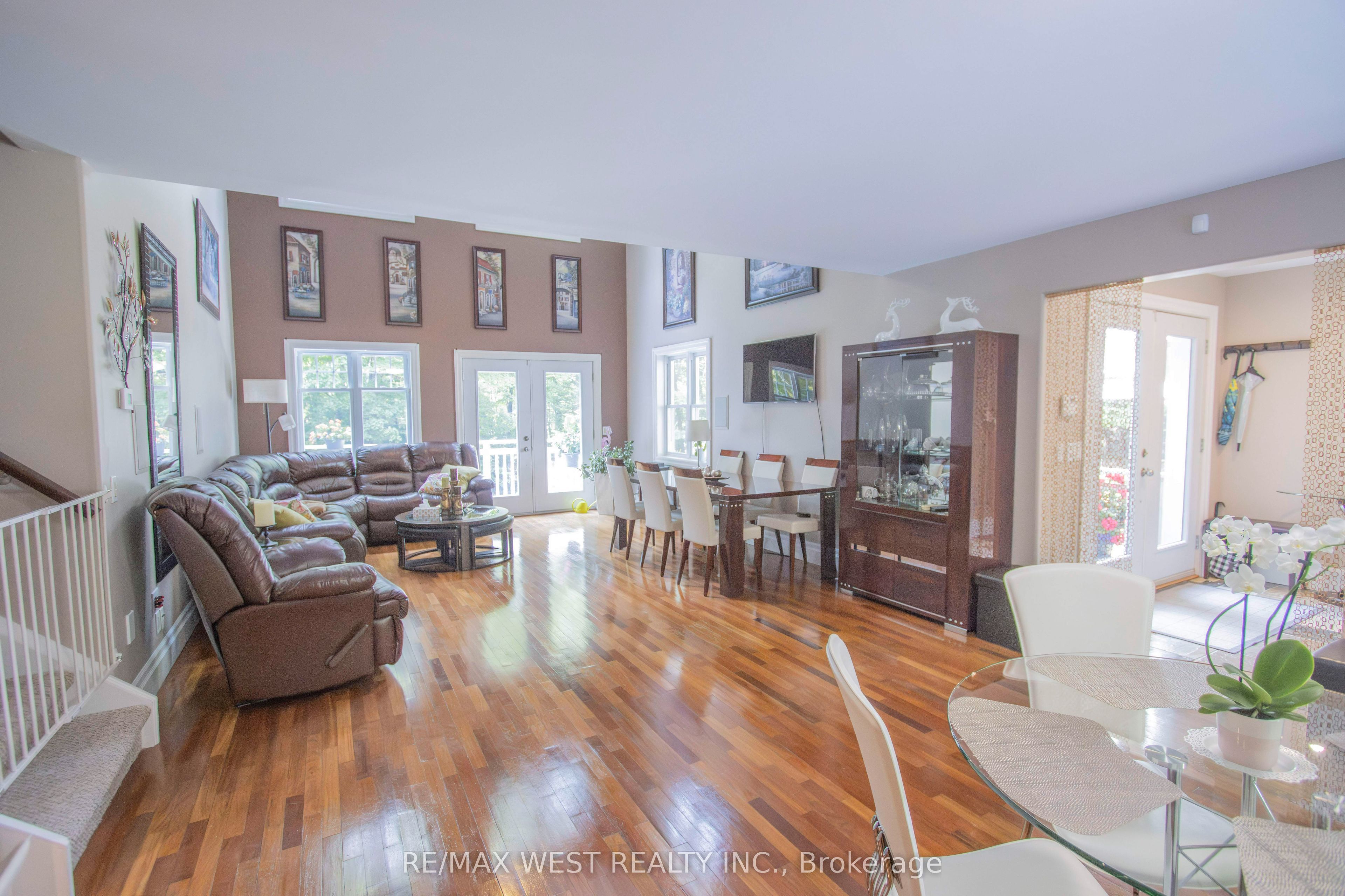 1158 Lorne Lane Property Photo 7