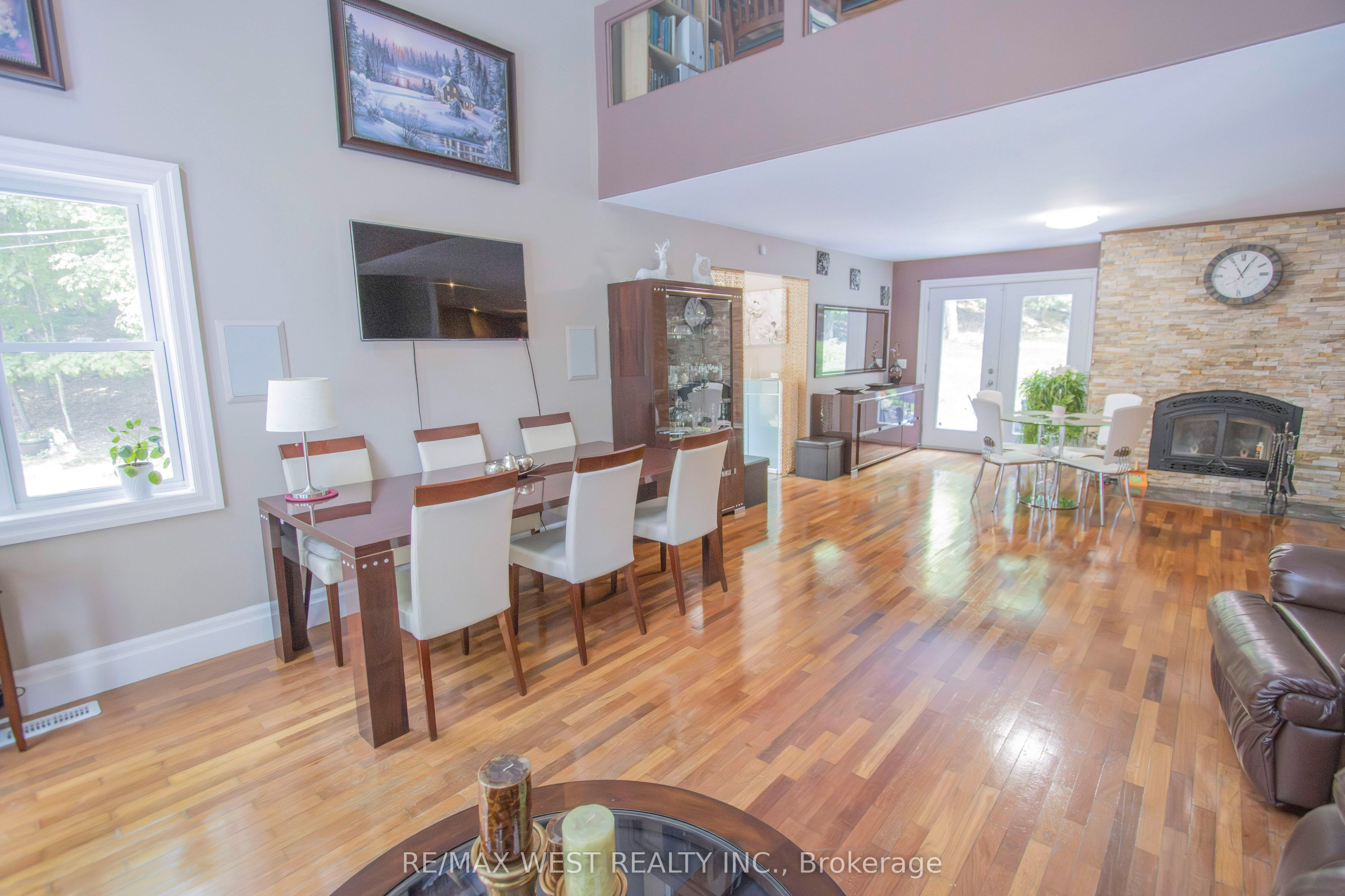 1158 Lorne Lane Property Photo 8