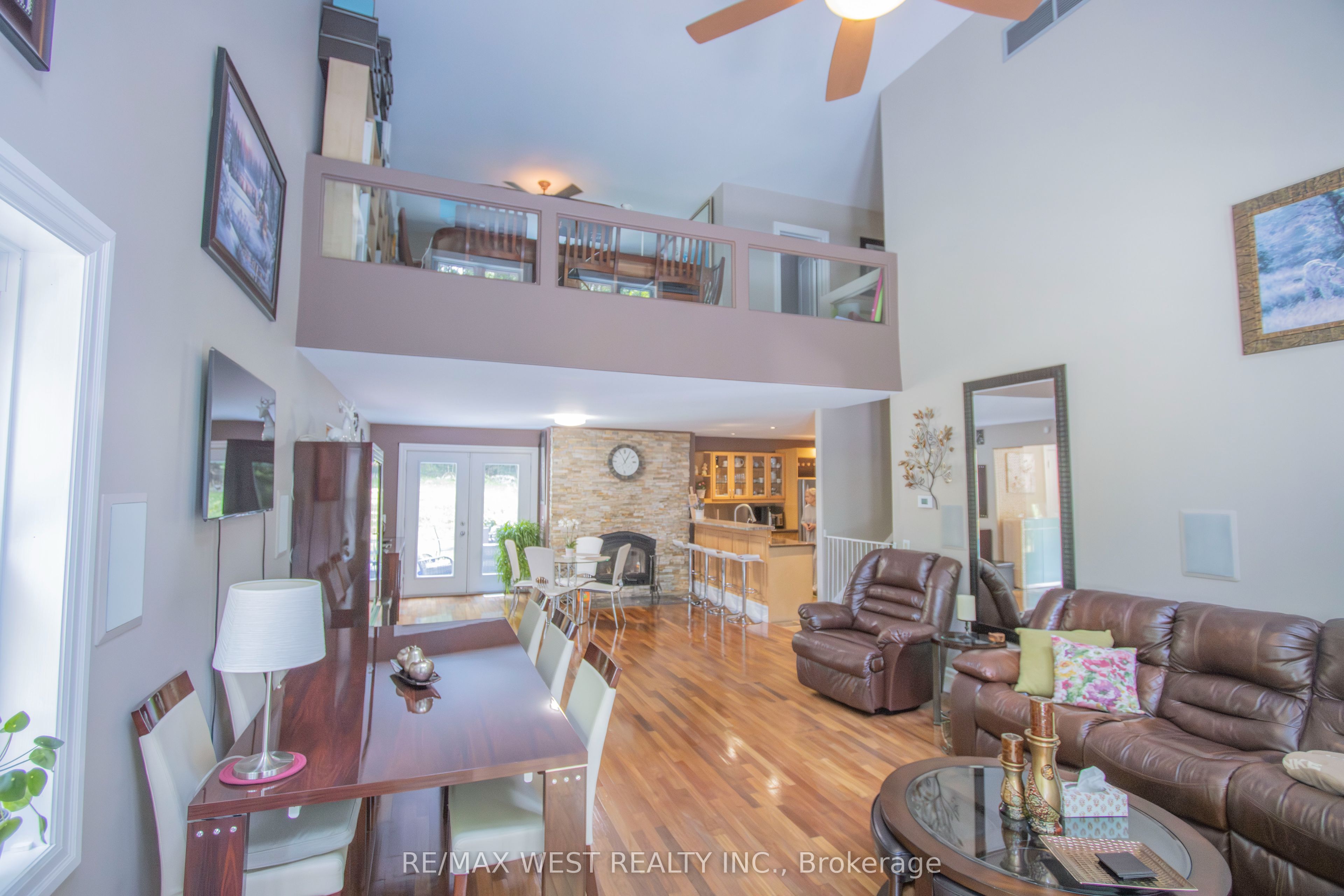 1158 Lorne Lane Property Photo 10