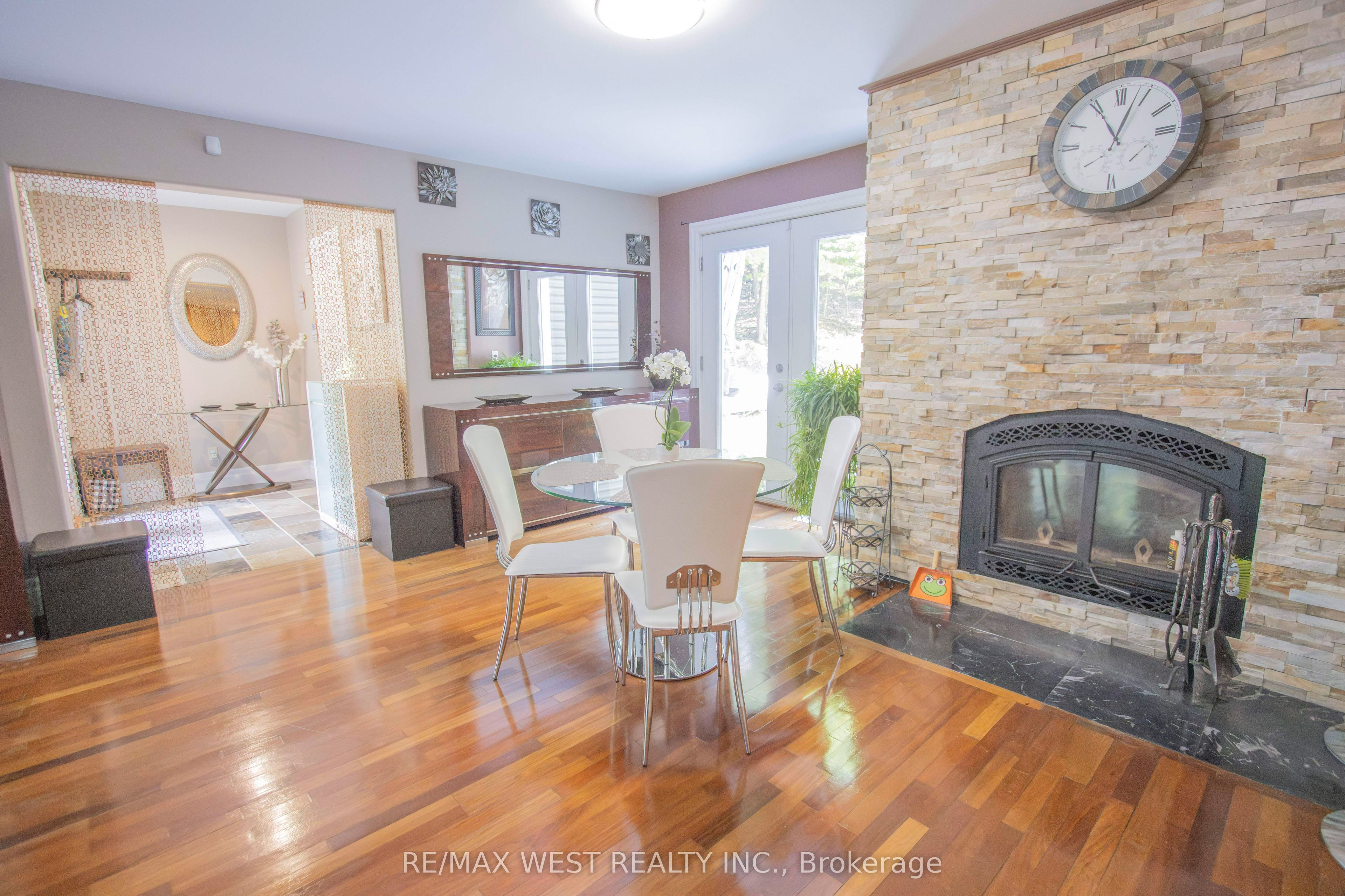 1158 Lorne Lane Property Photo 11