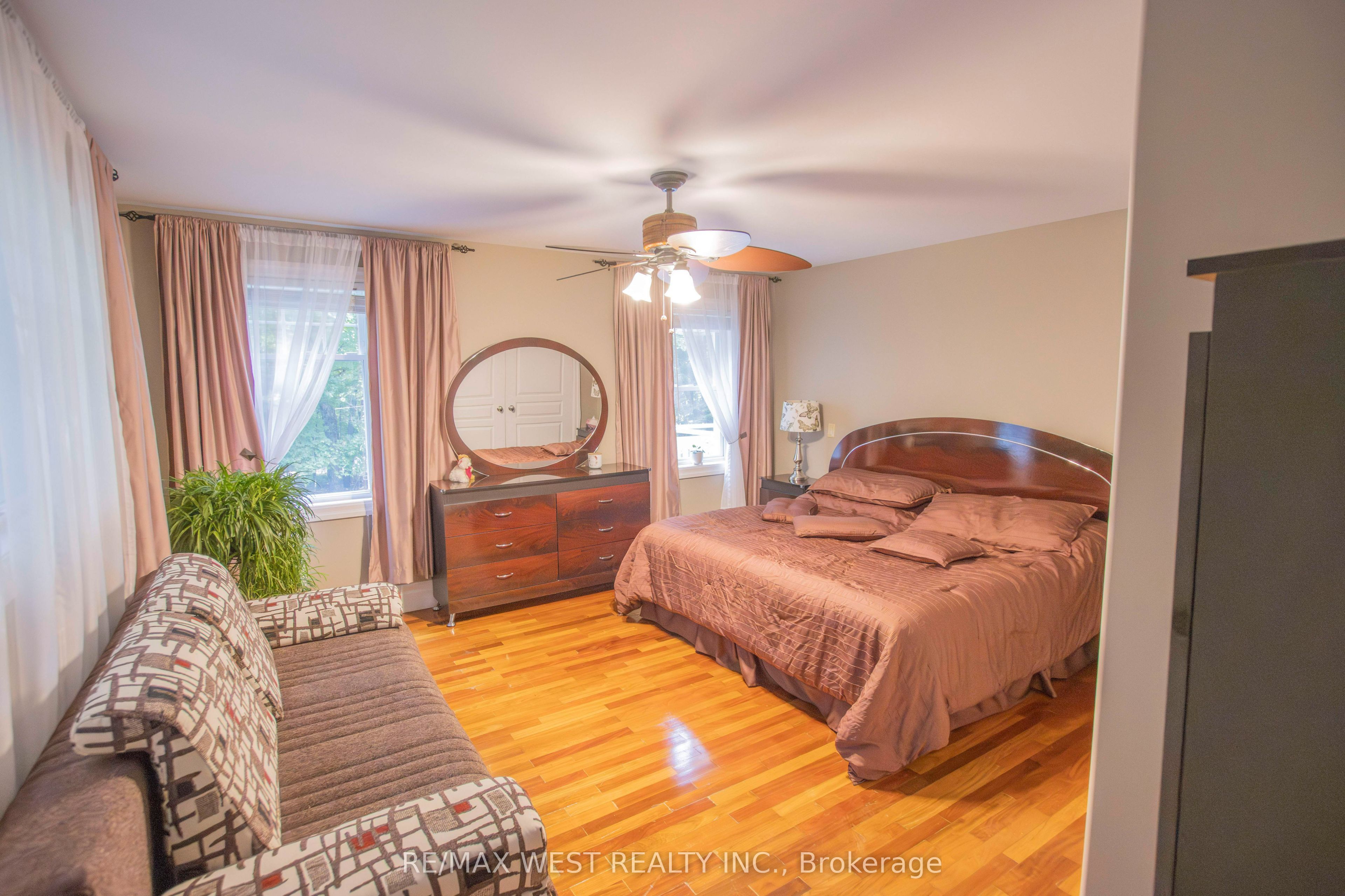 1158 Lorne Lane Property Photo 15
