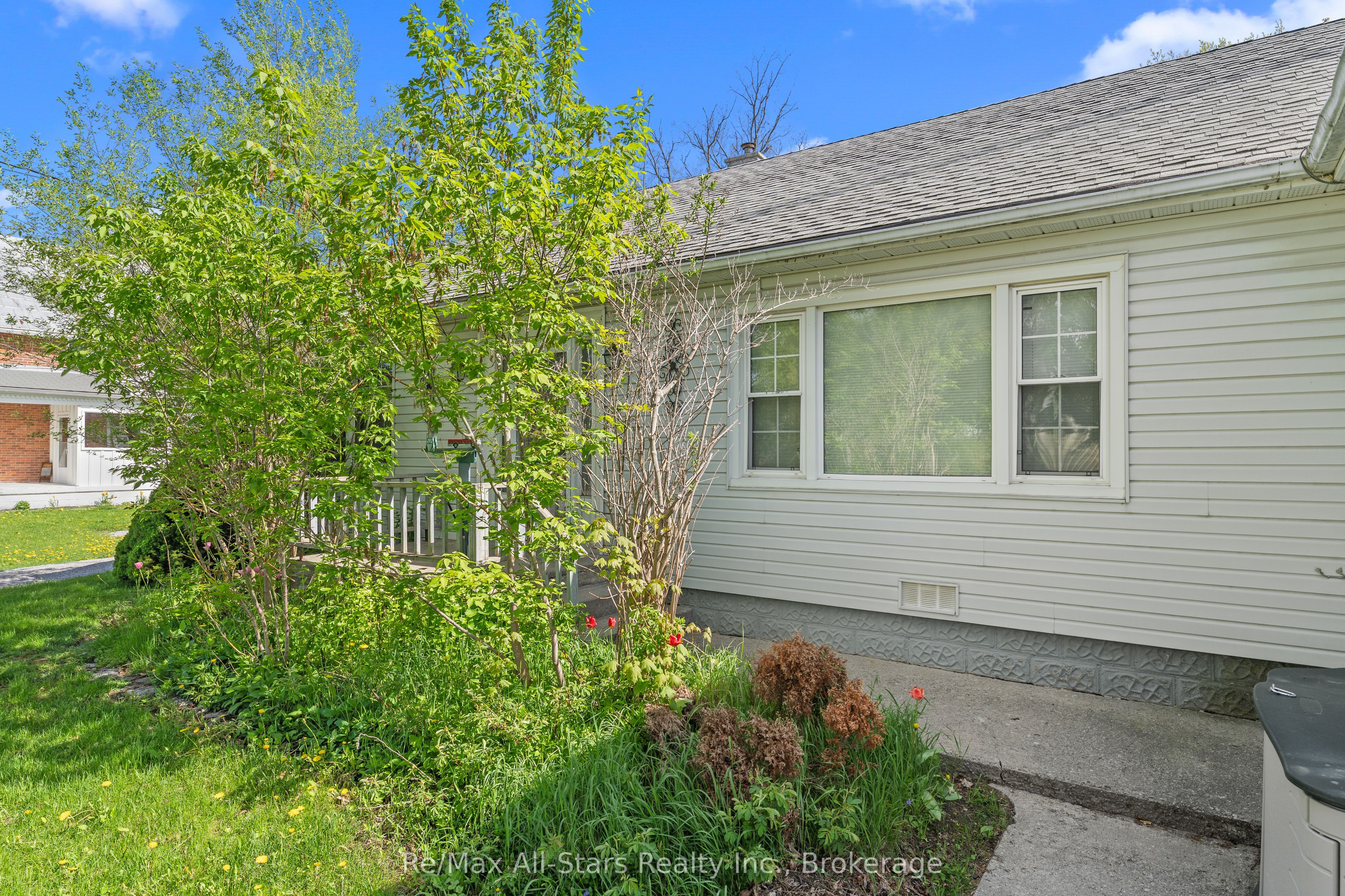 29 Francis Street E Property Photo 4