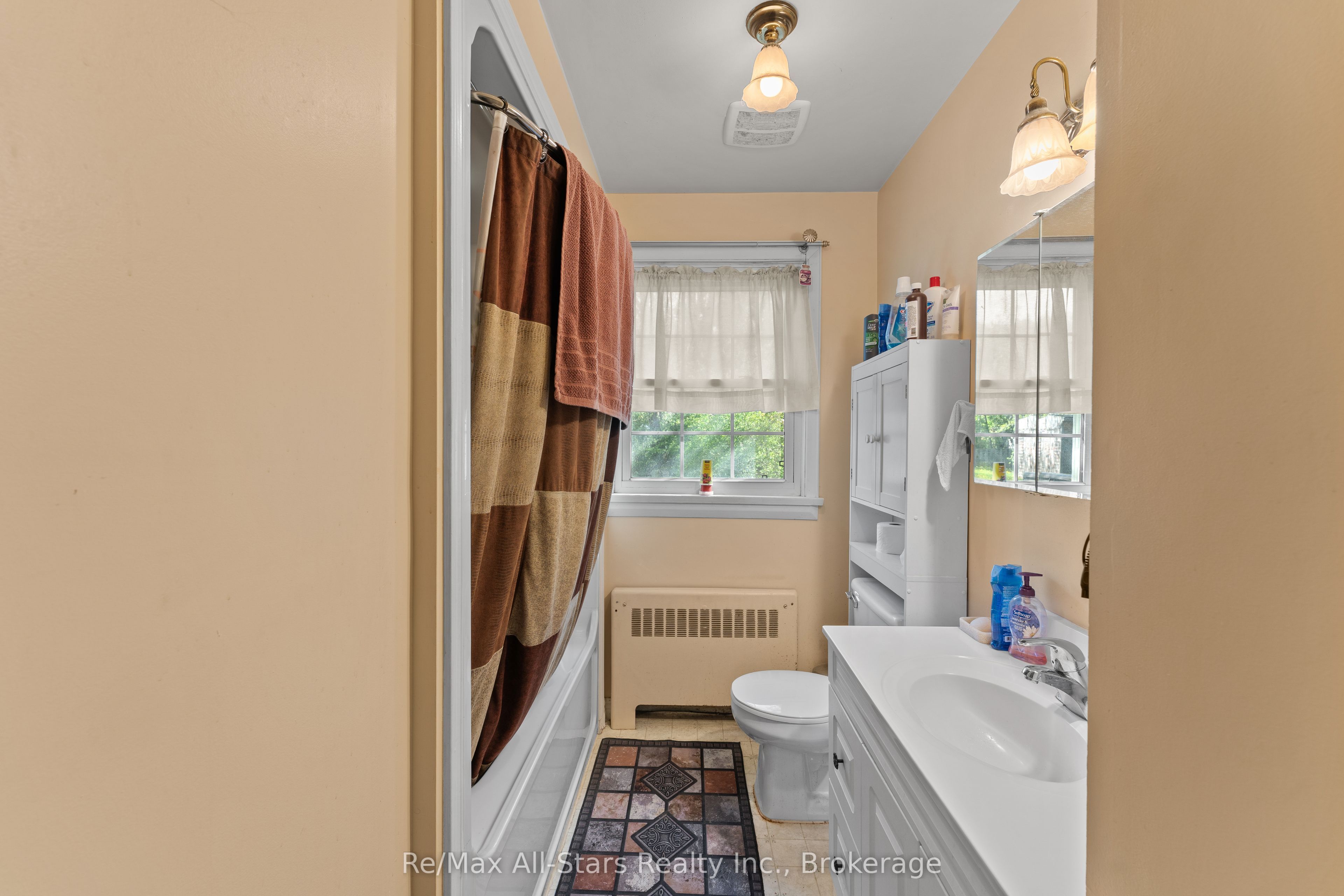 29 Francis Street E Property Photo 11