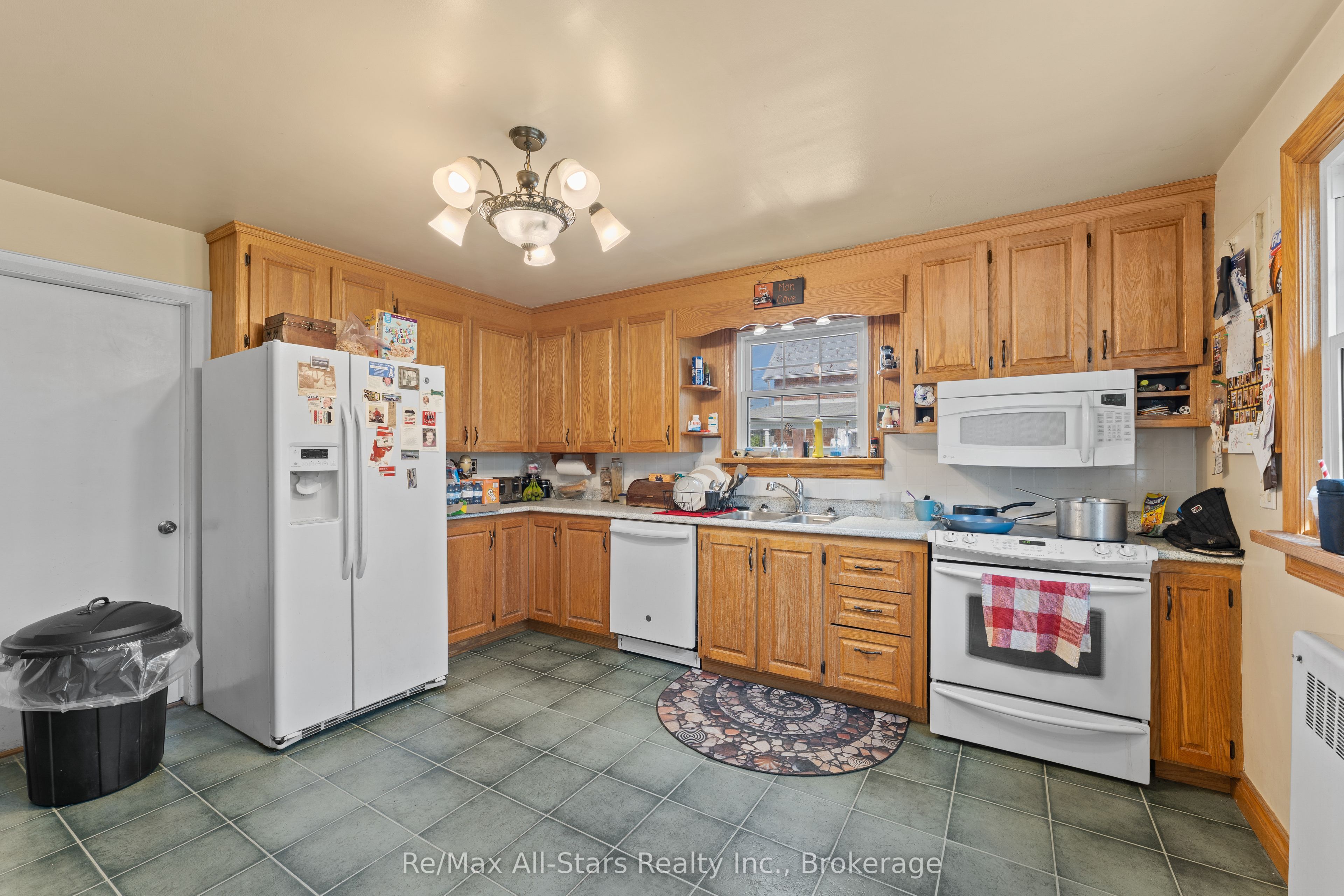 29 Francis Street E Property Photo 13