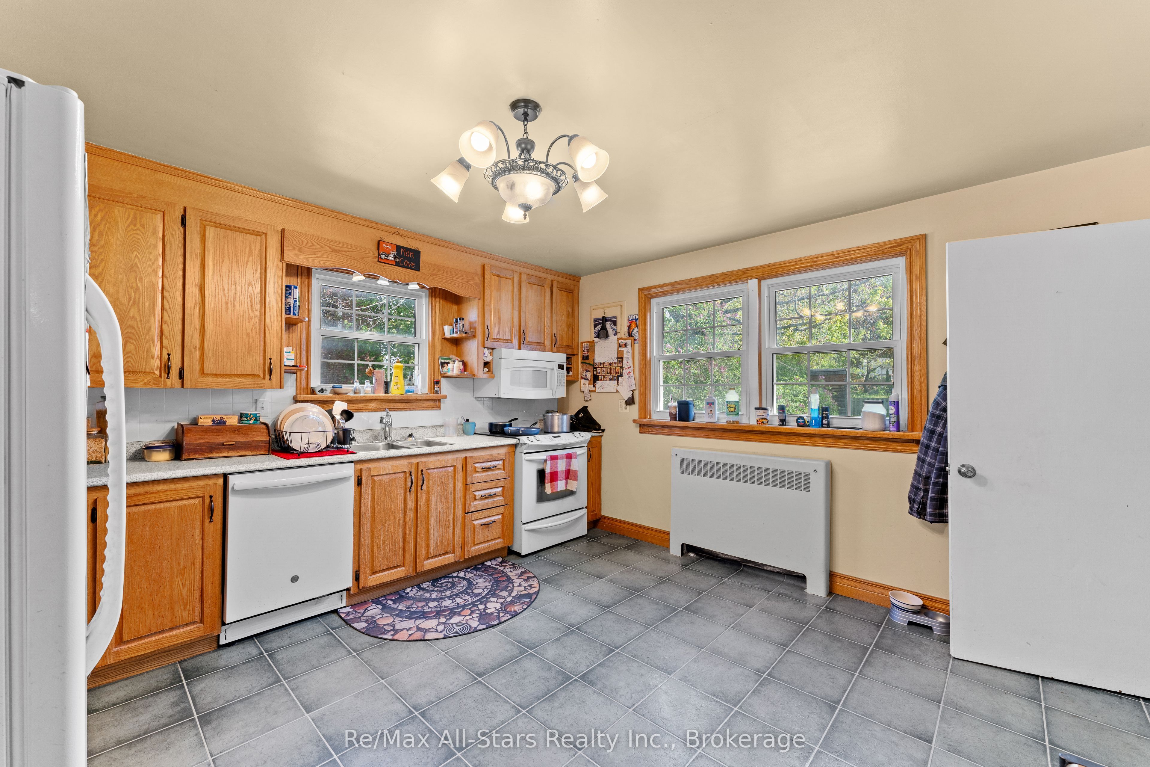 29 Francis Street E Property Photo 14