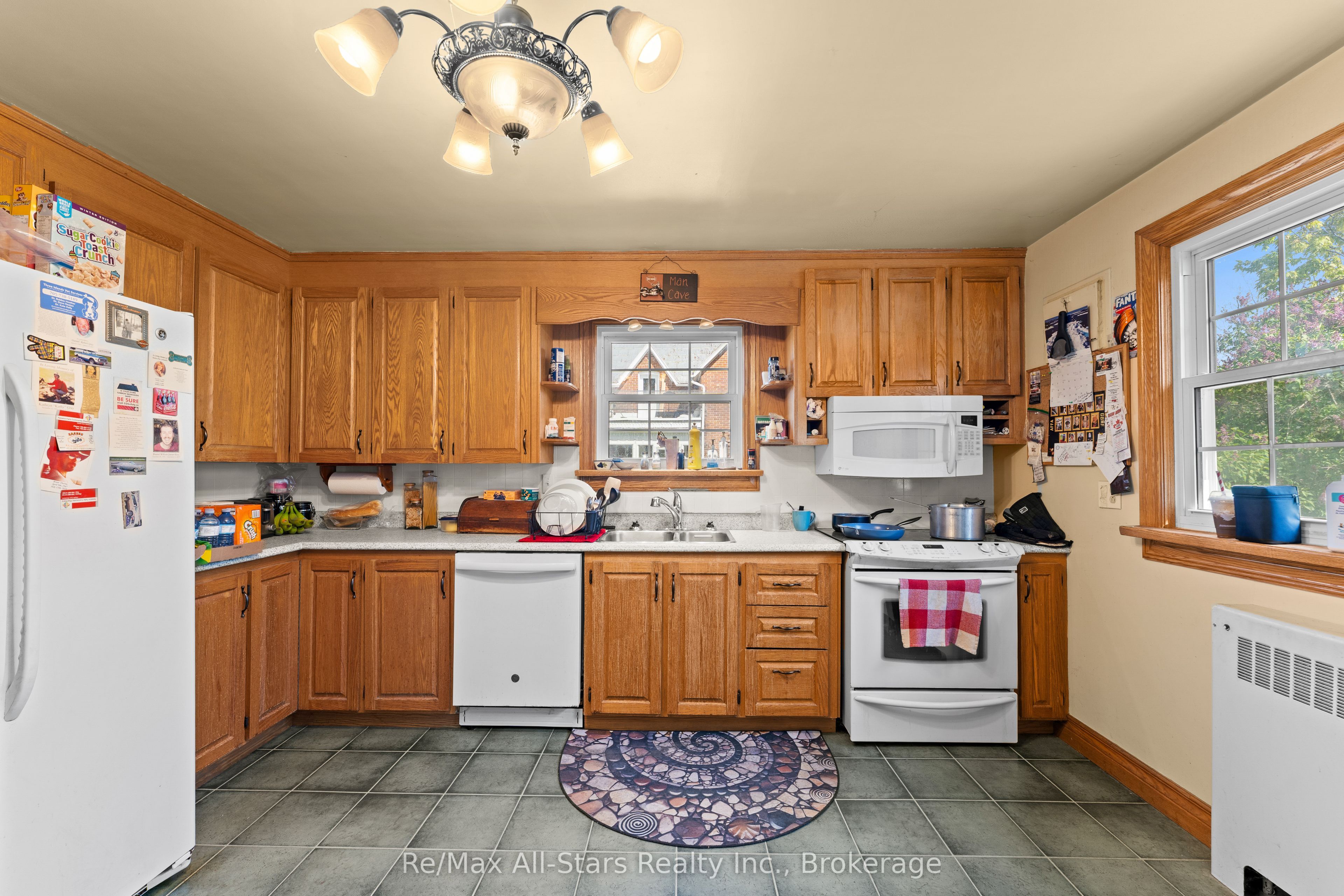 29 Francis Street E Property Photo 15