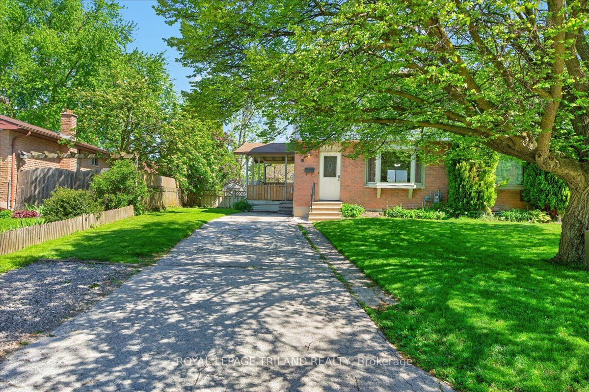 9 Parcreek Place Property Photo 4