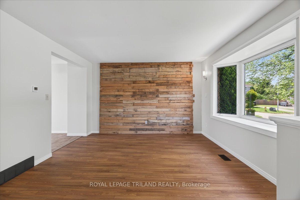 9 Parcreek Place Property Photo 7