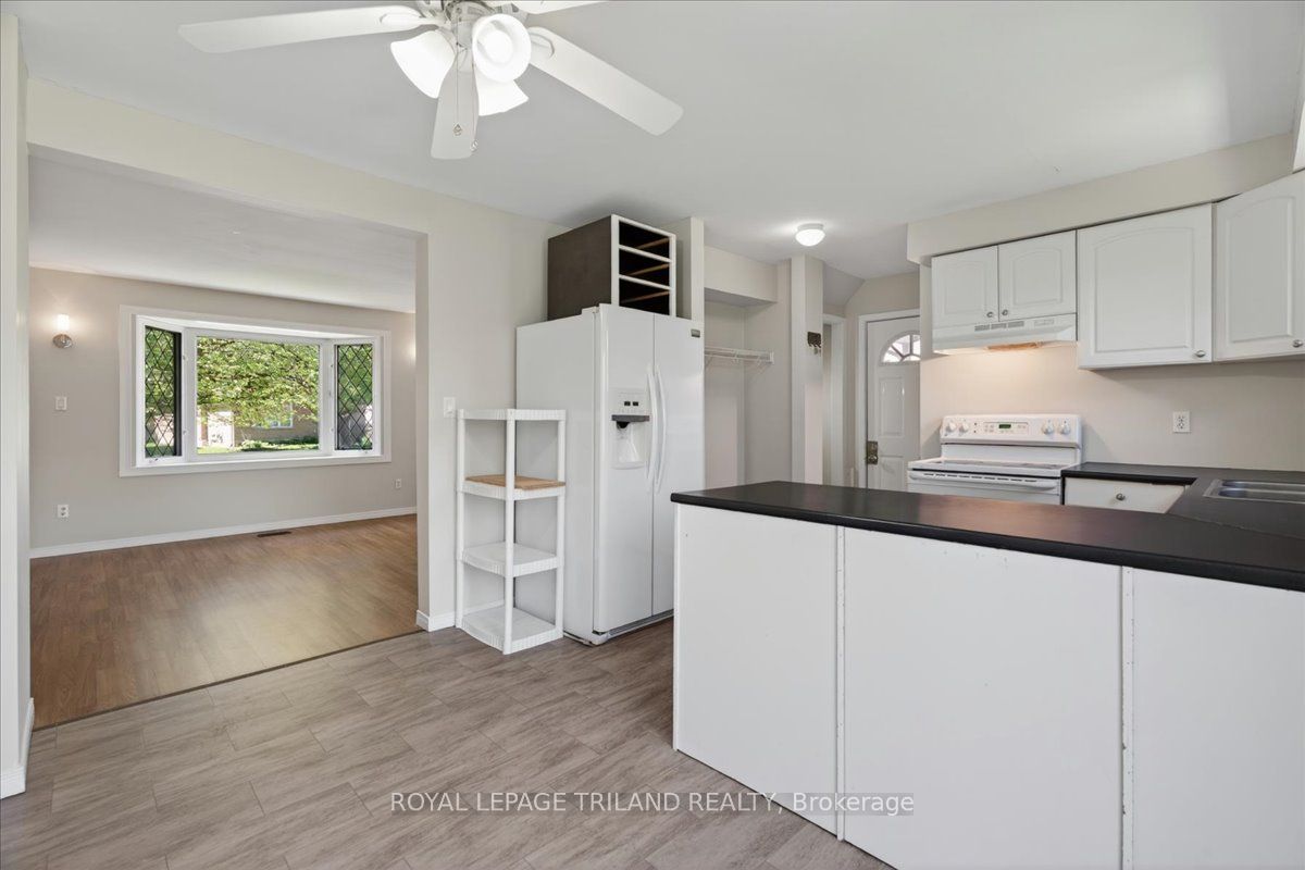 9 Parcreek Place Property Photo 12