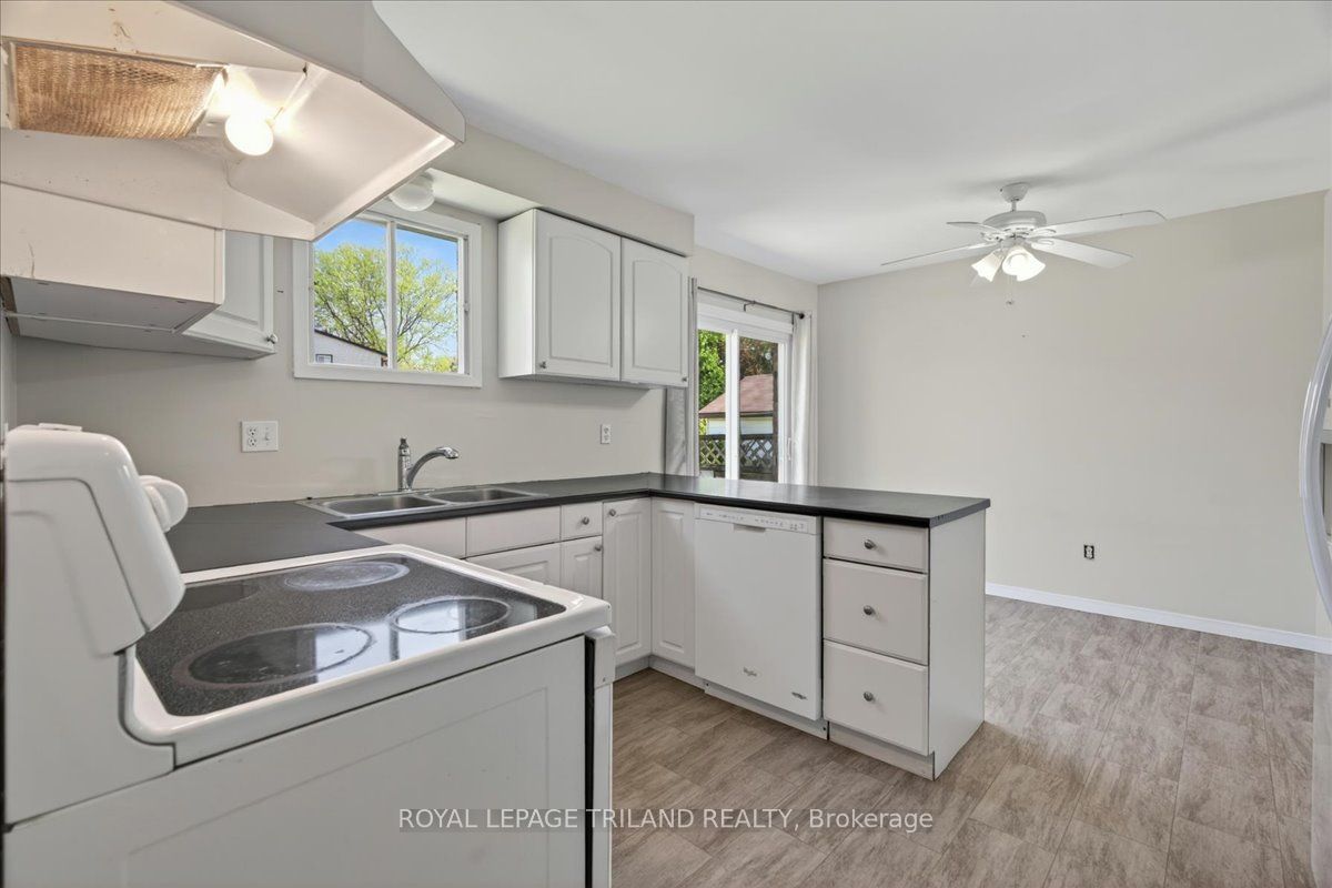 9 Parcreek Place Property Photo 14