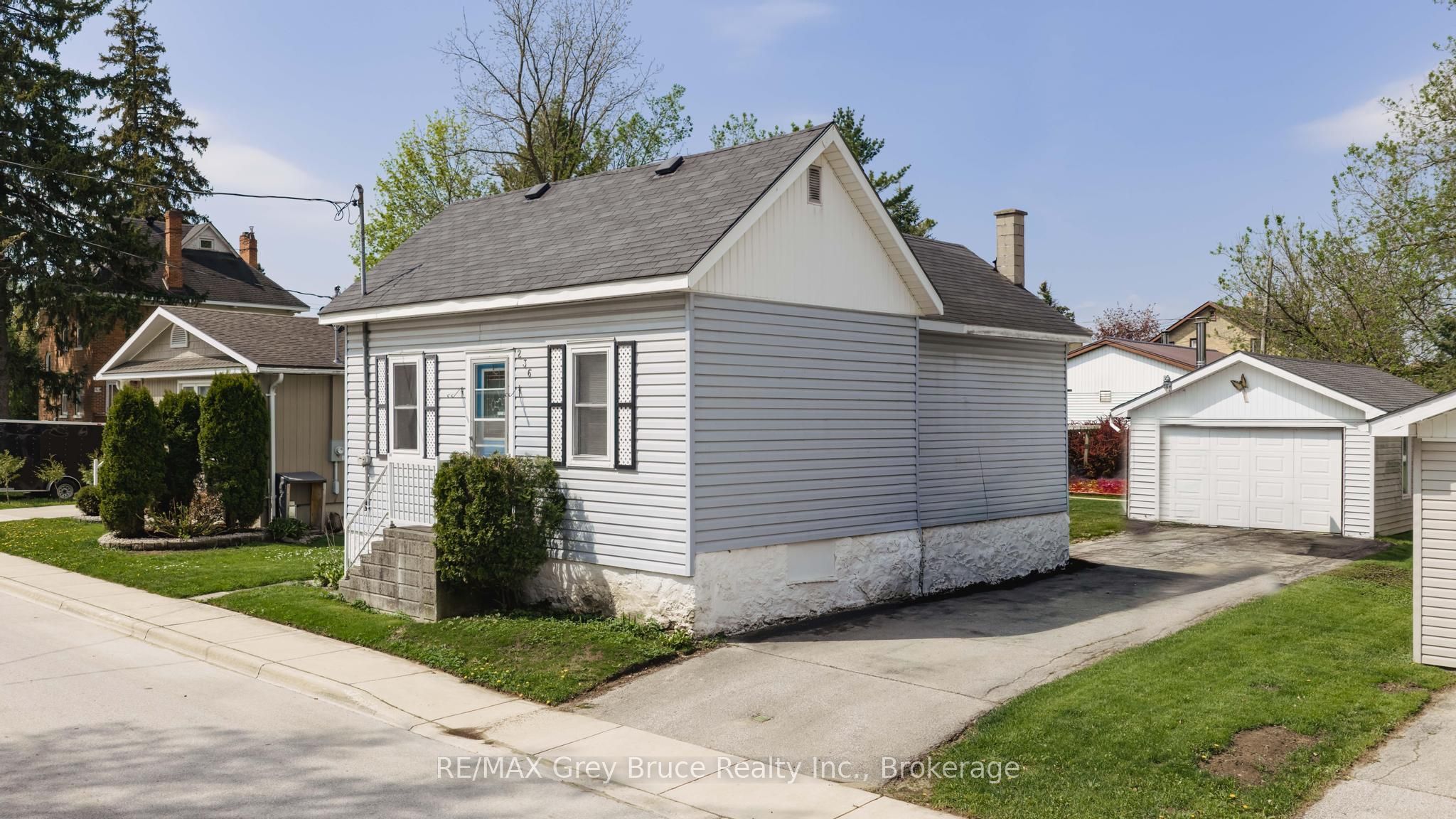 236 2nd Avenue S Property Photo 1