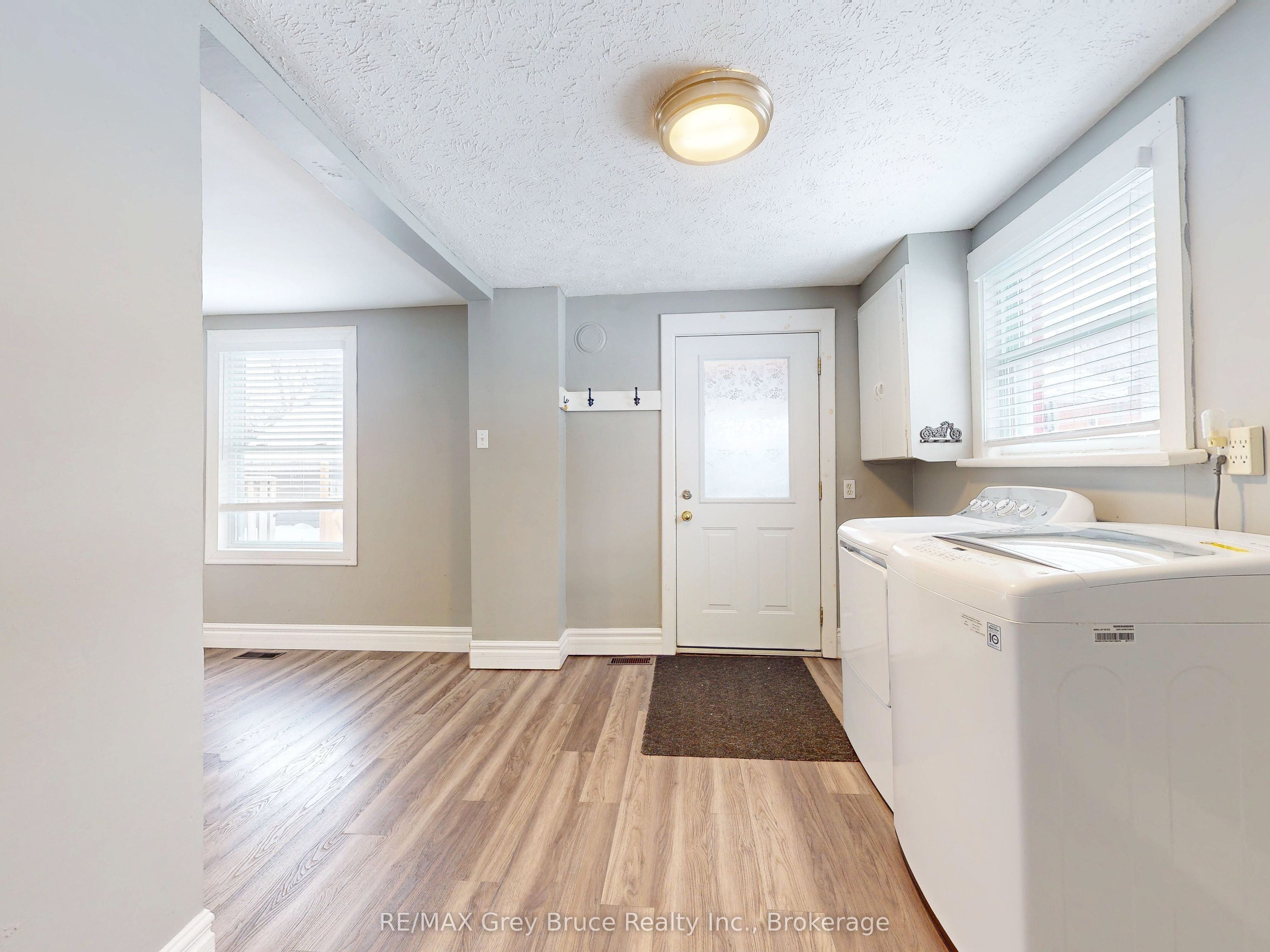 690 8th Street E Property Photo 5