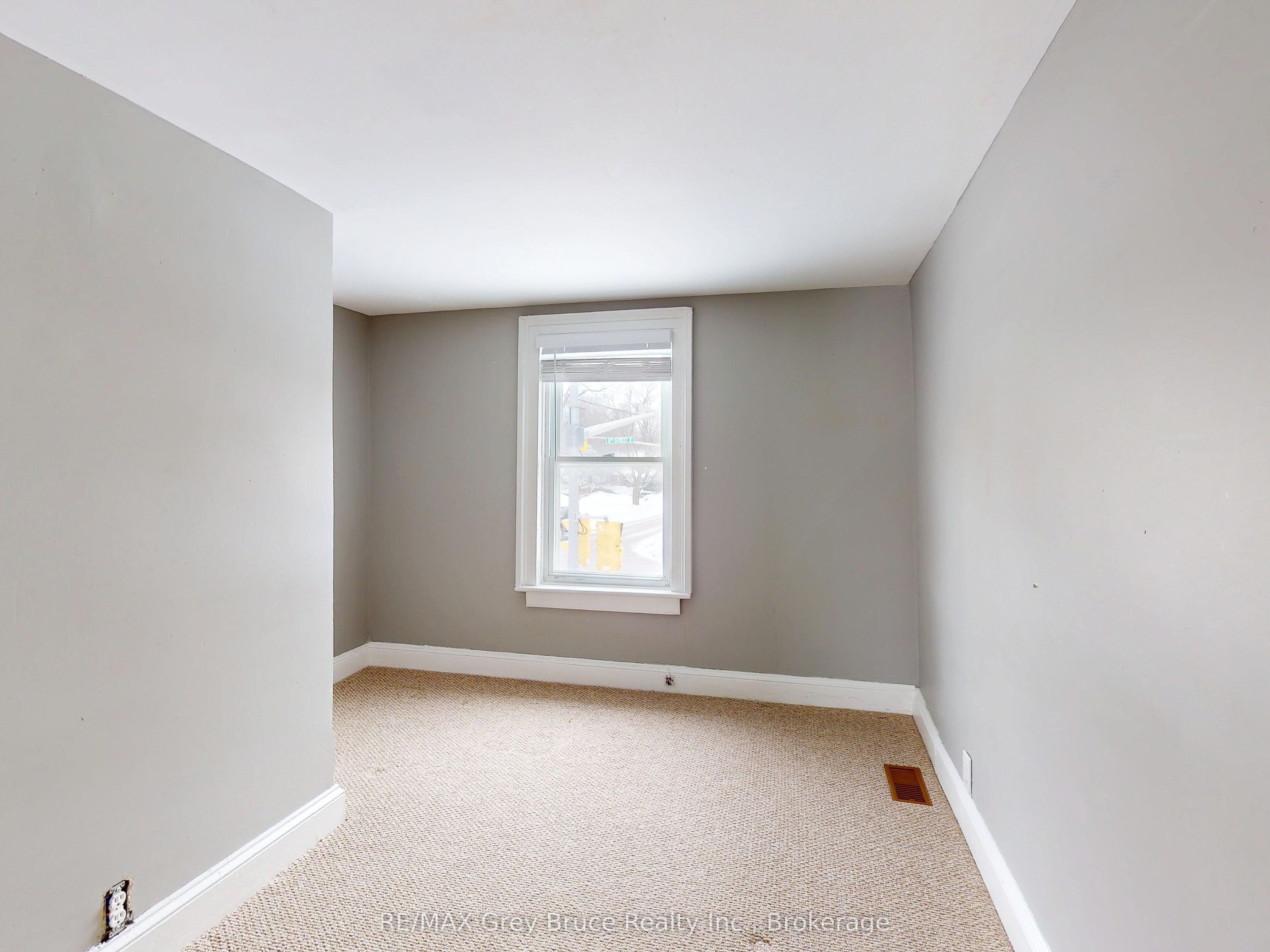 690 8th Street E Property Photo 18