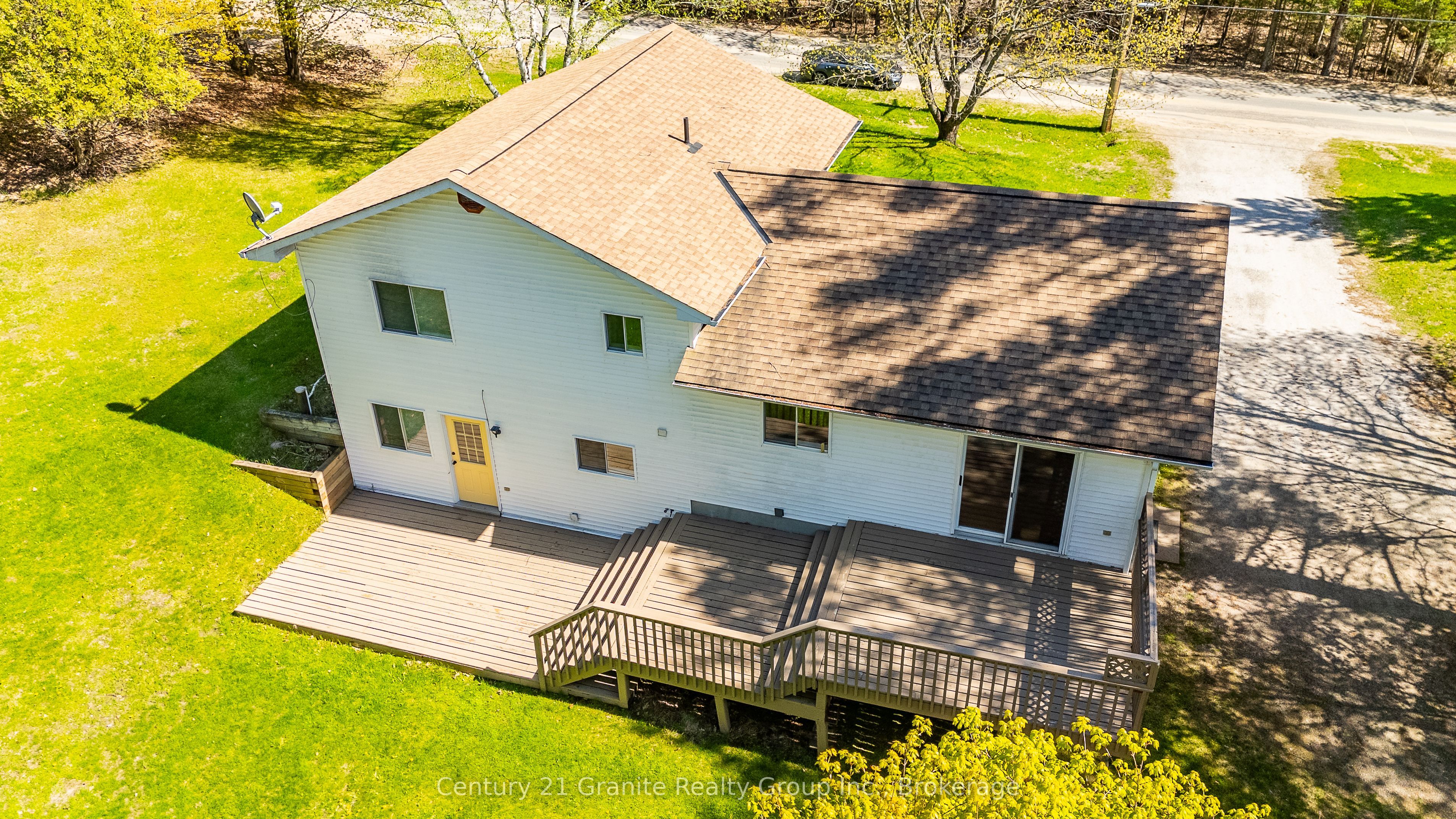 117 Riverside Drive E Property Photo 2