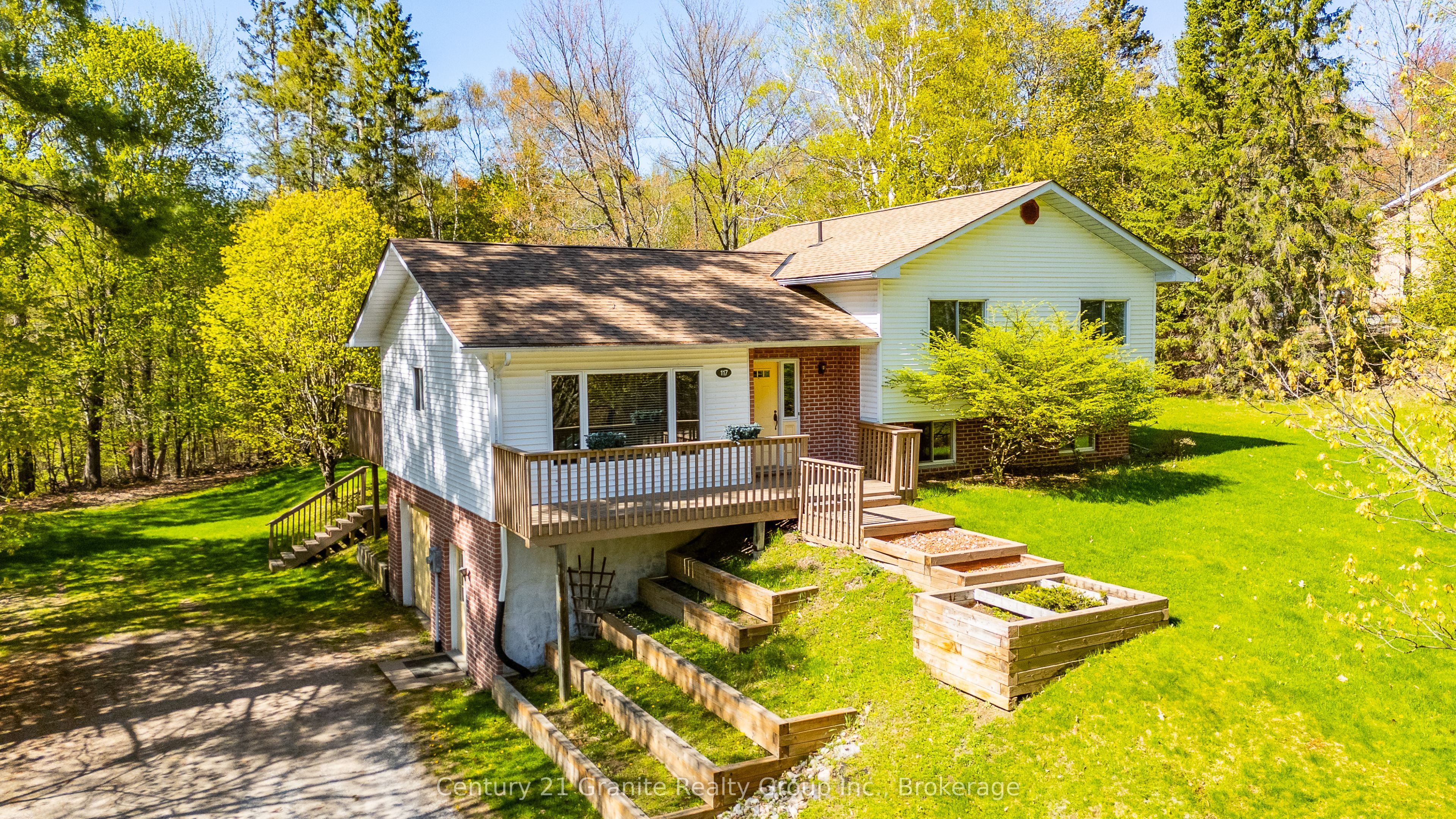 117 Riverside Drive E Property Photo 3
