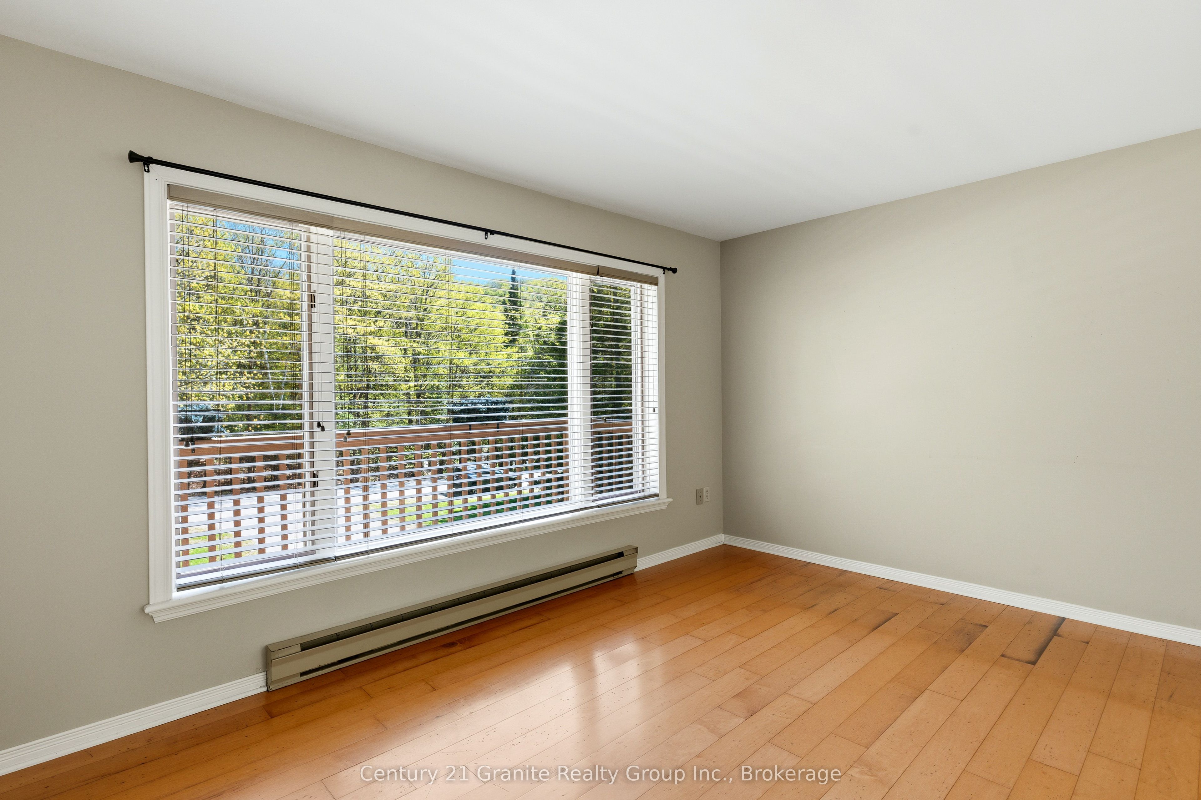 117 Riverside Drive E Property Photo 7