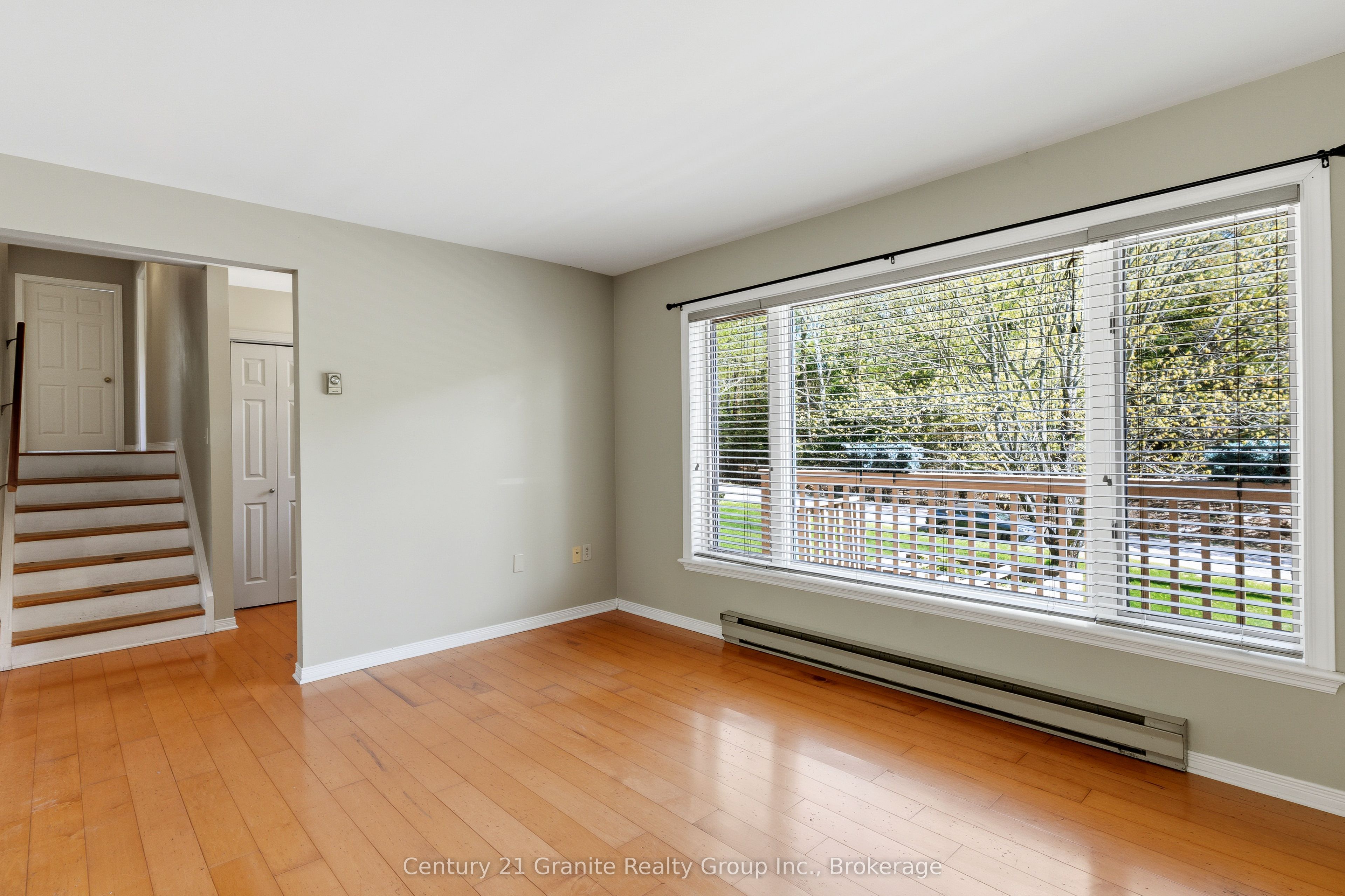 117 Riverside Drive E Property Photo 8