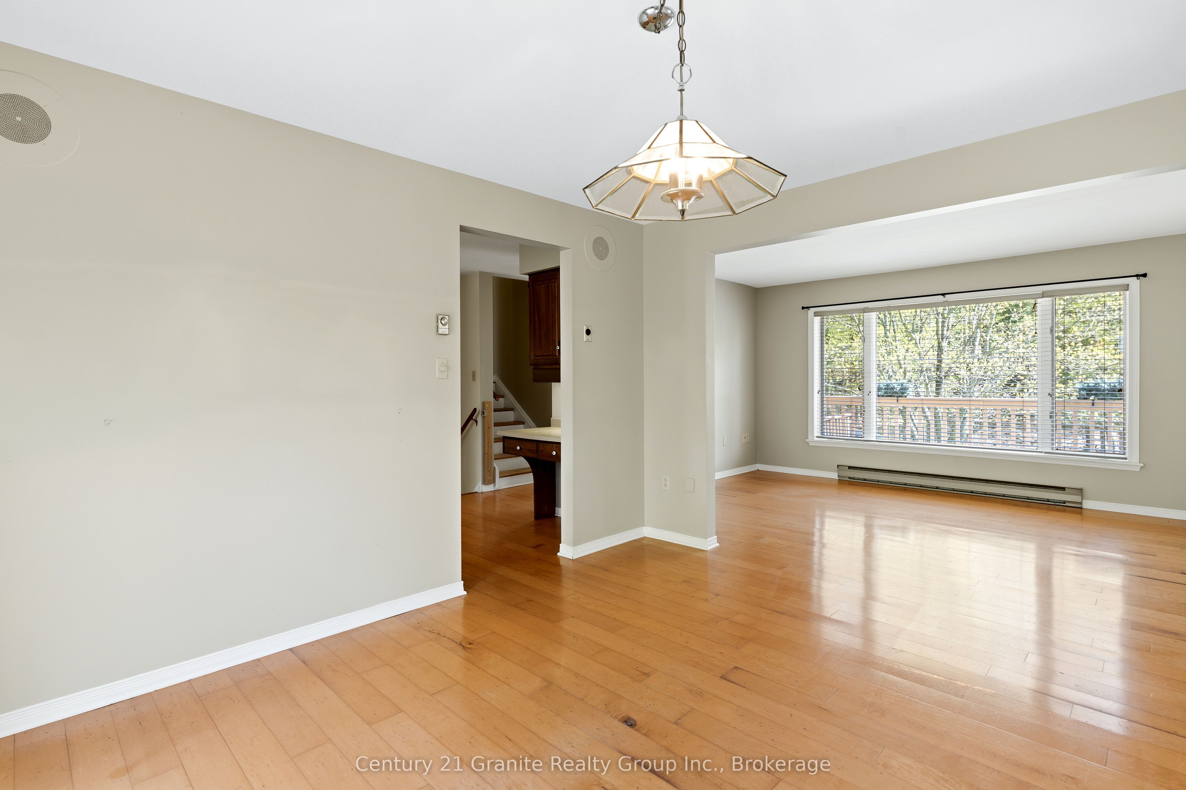 117 Riverside Drive E Property Photo 13