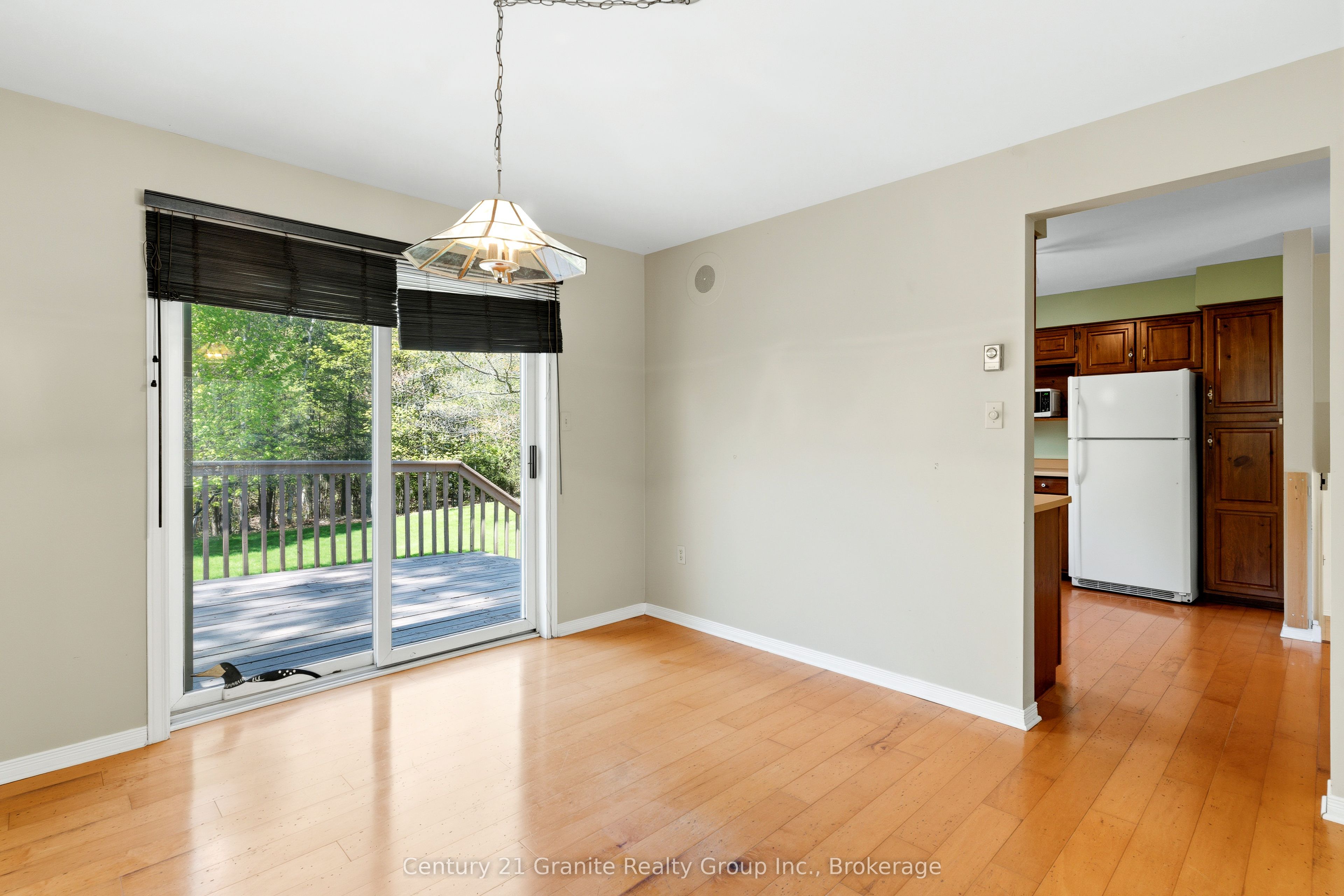 117 Riverside Drive E Property Photo 14