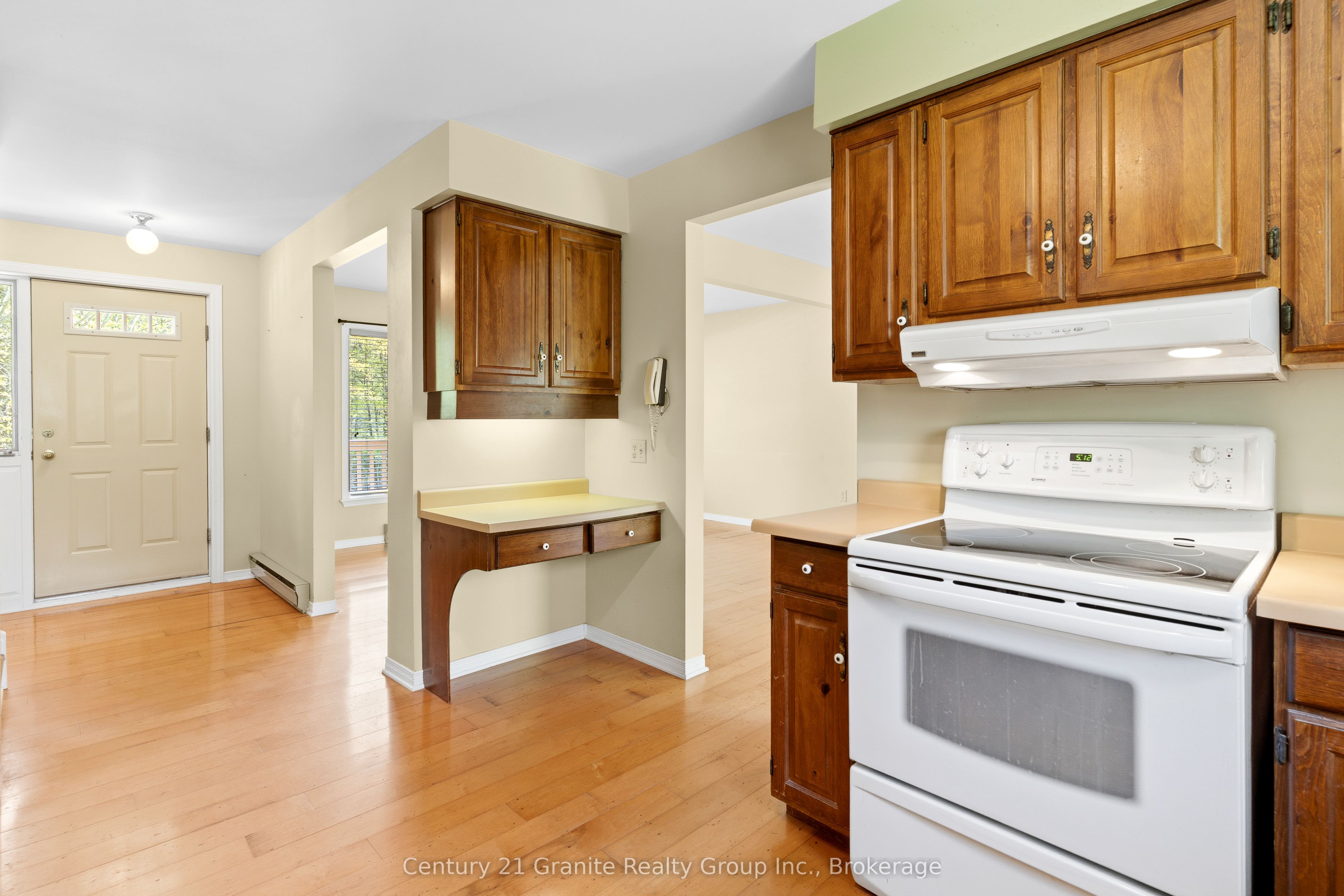 117 Riverside Drive E Property Photo 17