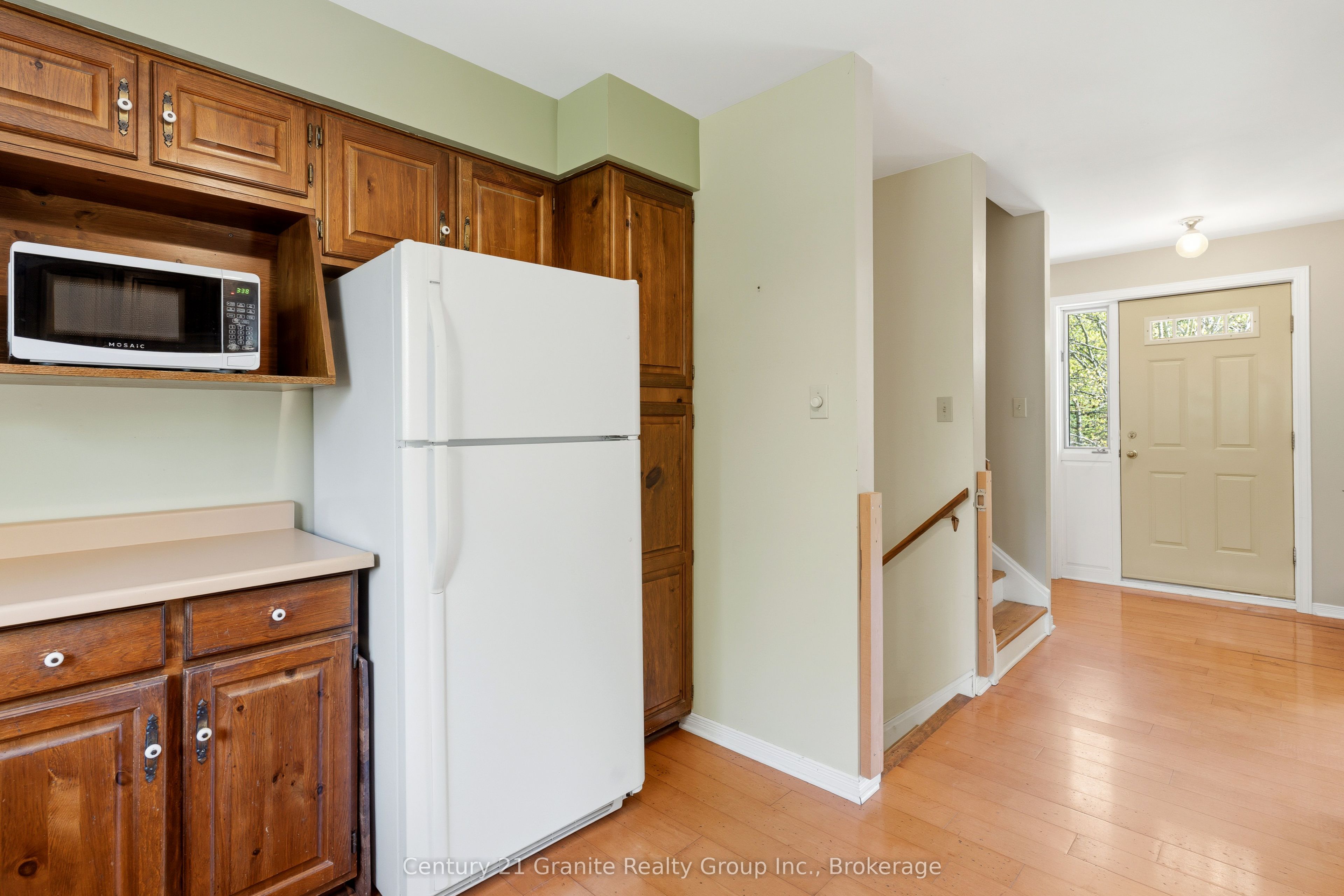 117 Riverside Drive E Property Photo 18