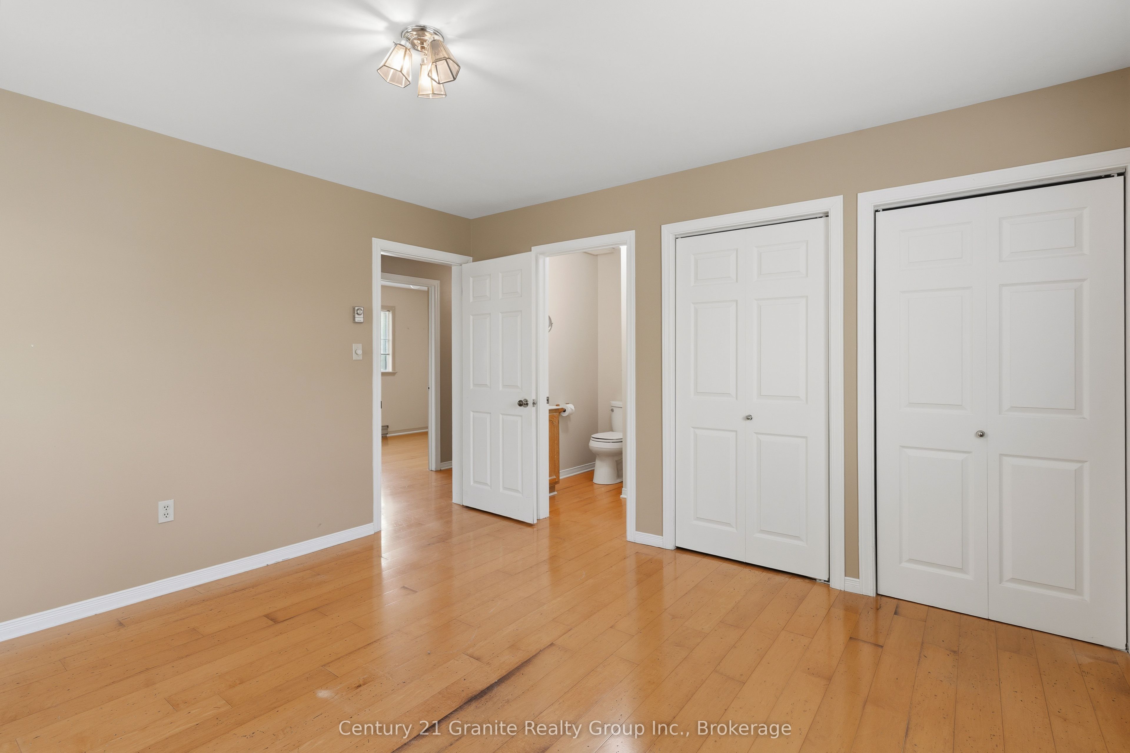 117 Riverside Drive E Property Photo 21
