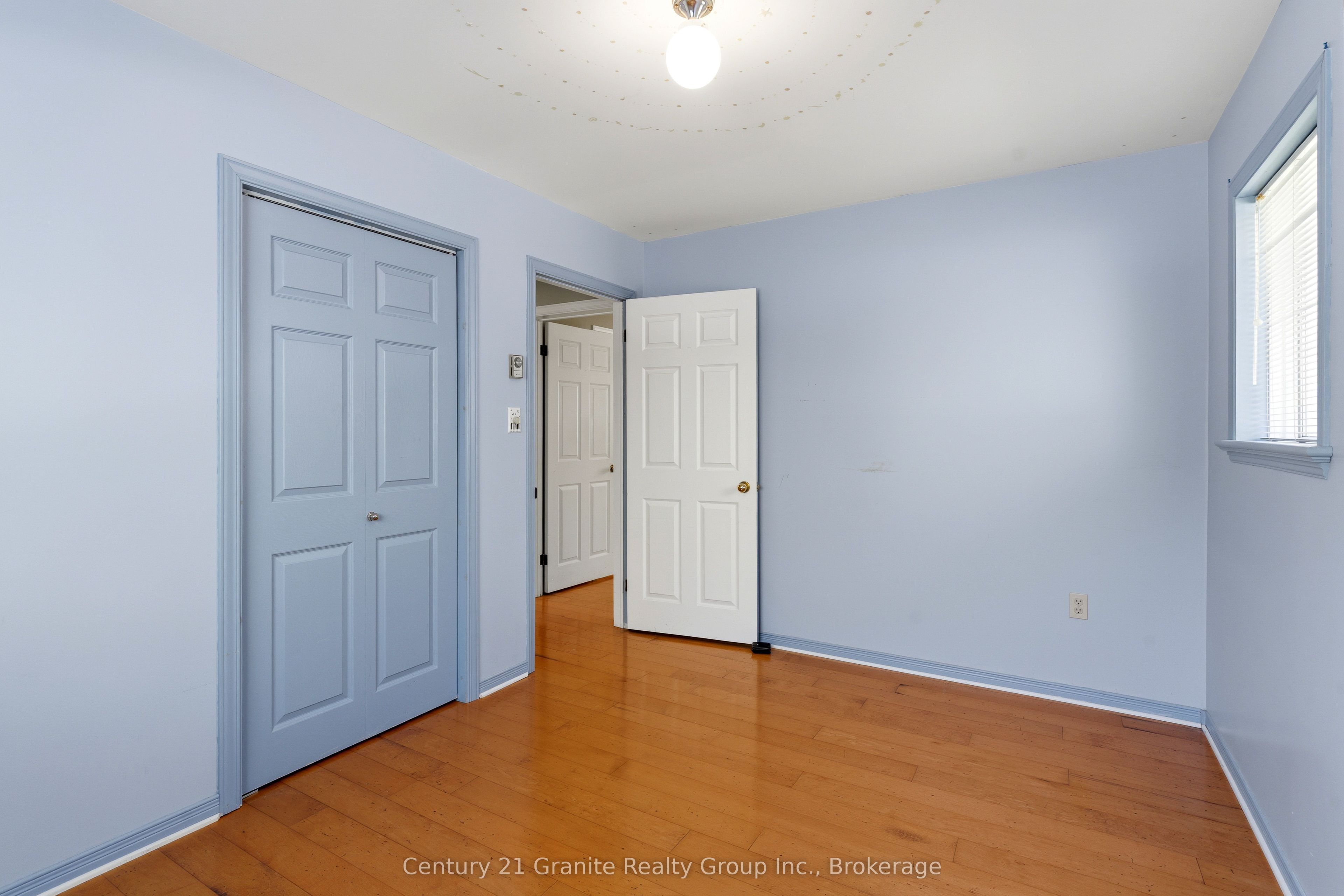 117 Riverside Drive E Property Photo 24