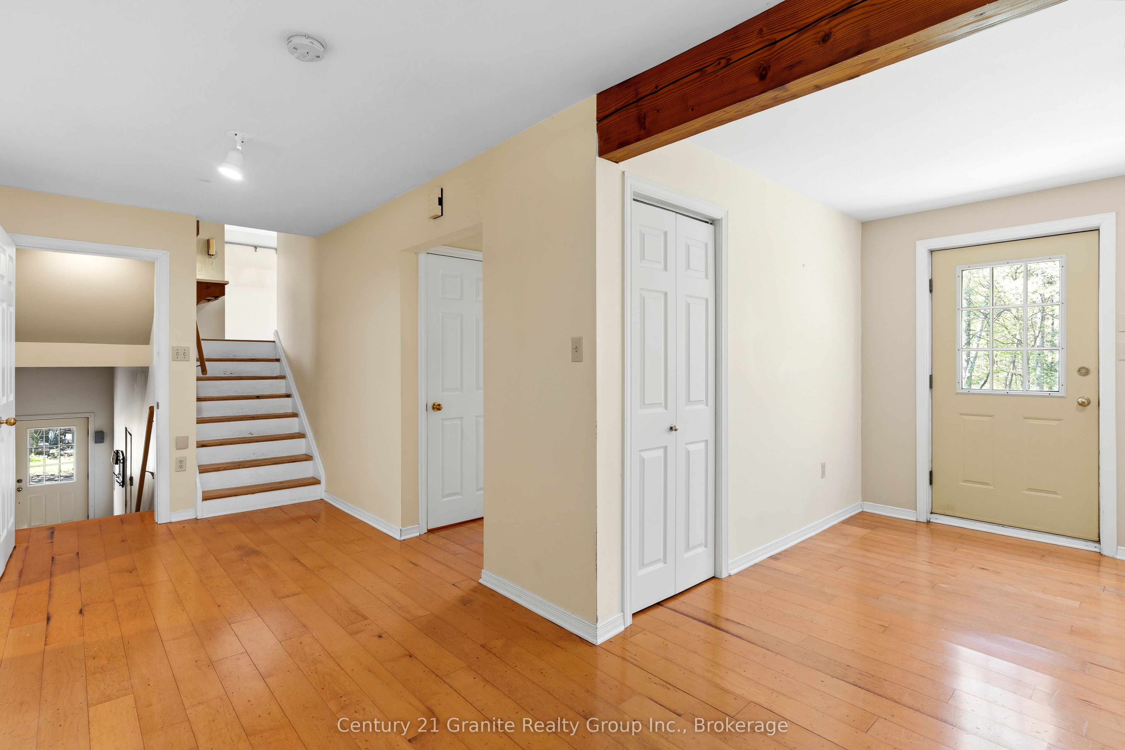 117 Riverside Drive E Property Photo 25