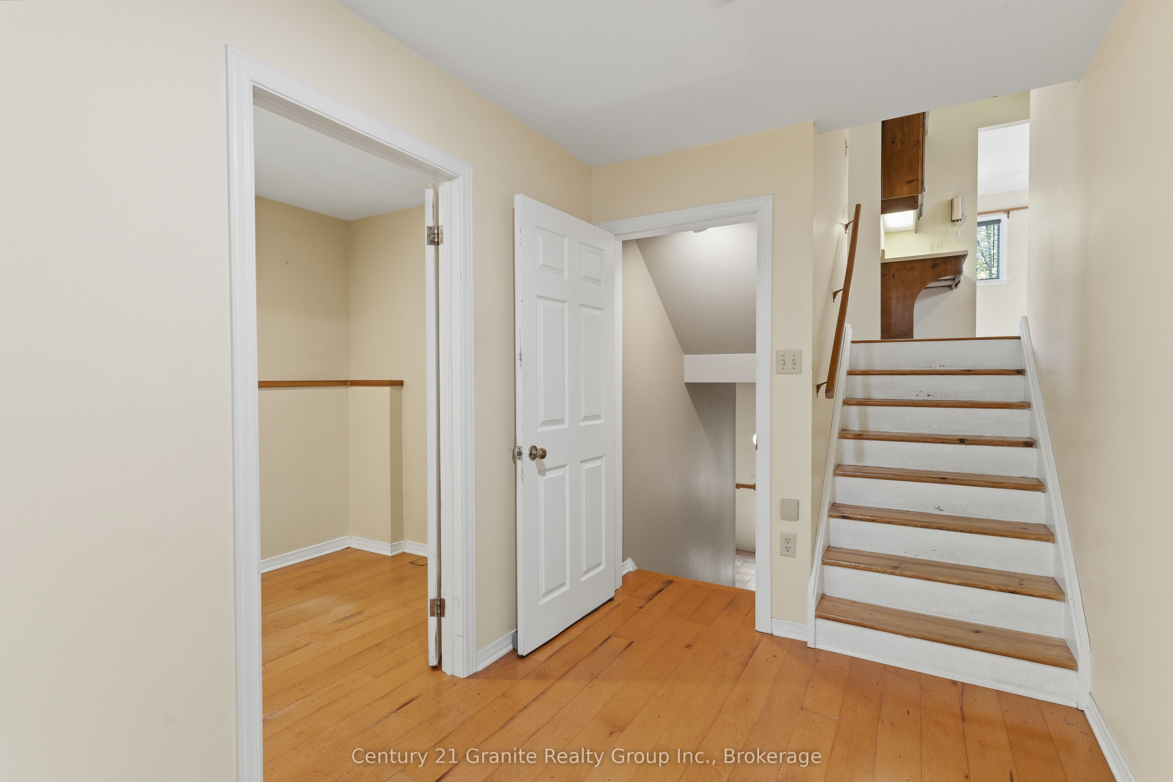 117 Riverside Drive E Property Photo 26