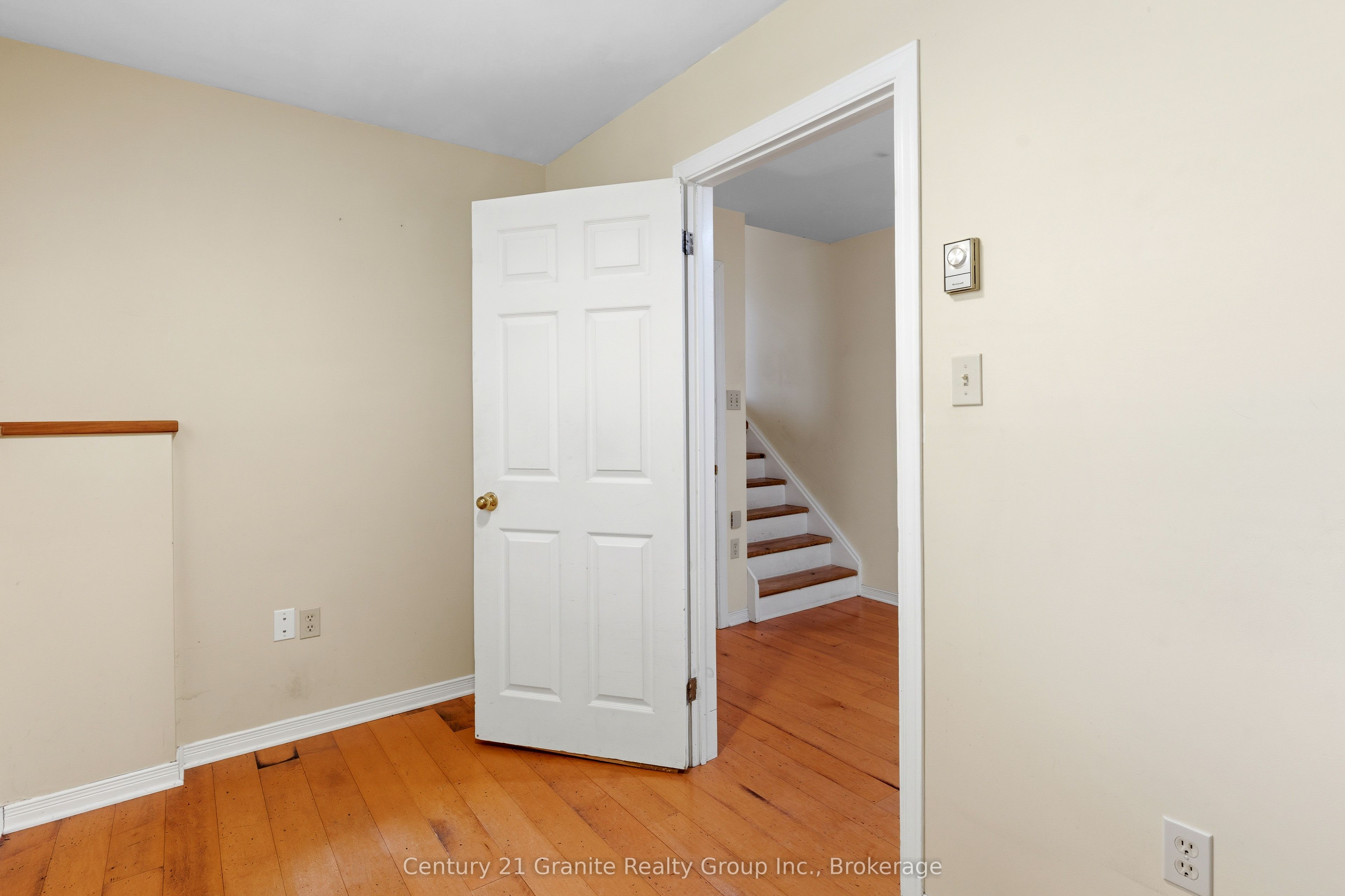 117 Riverside Drive E Property Photo 27