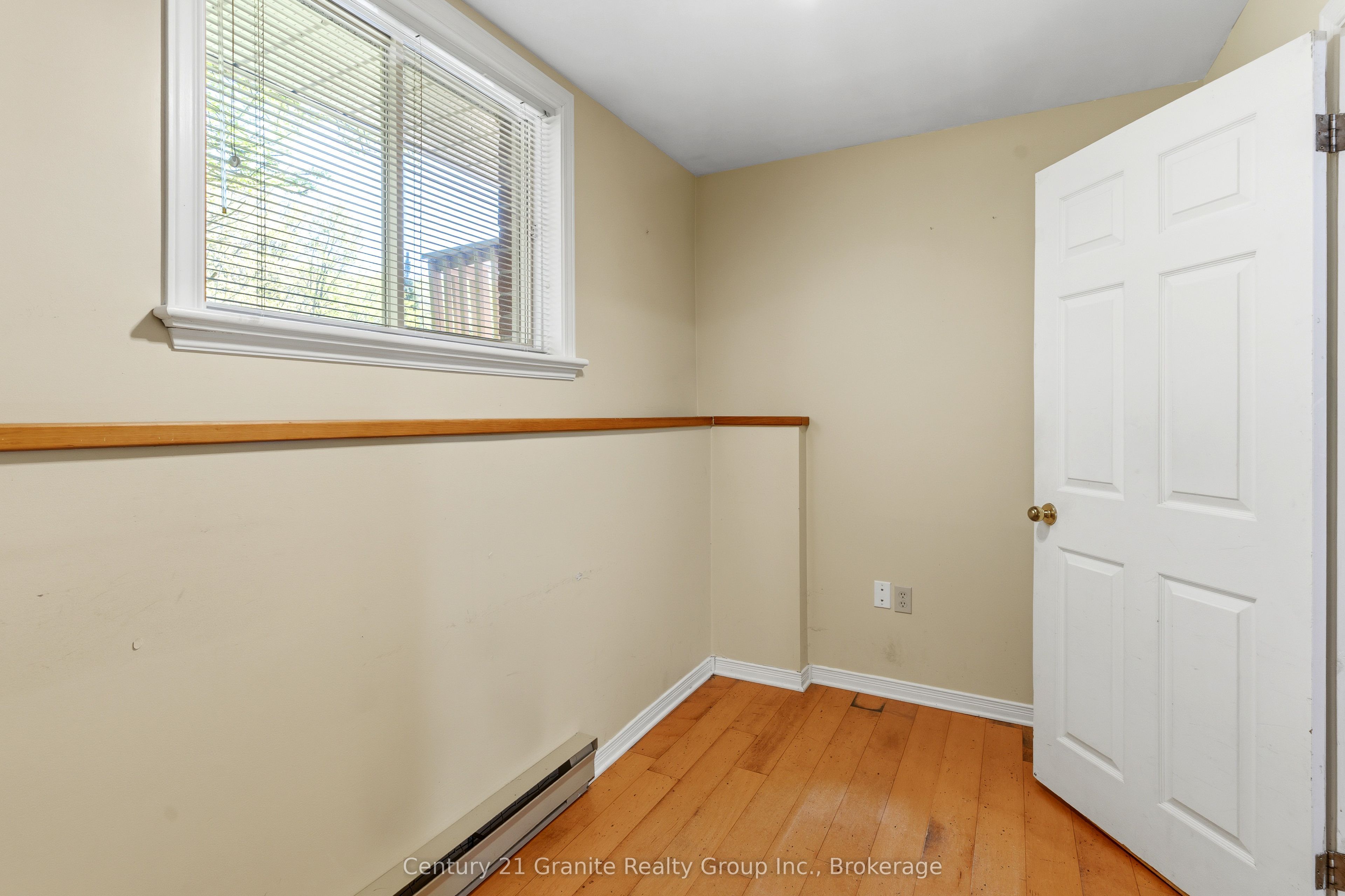 117 Riverside Drive E Property Photo 28